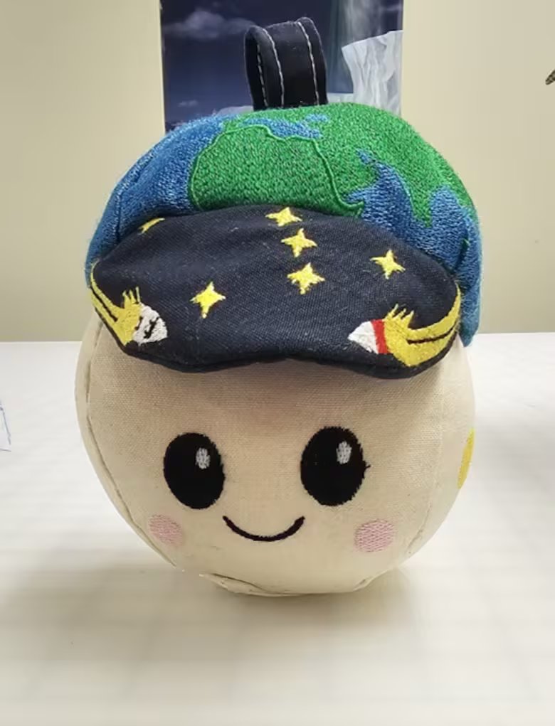 El muñeco fue seleccionado mediante un concurso internacional que reunió más de 2.600 propuestas de estudiantes de más de 50 países (NASA)