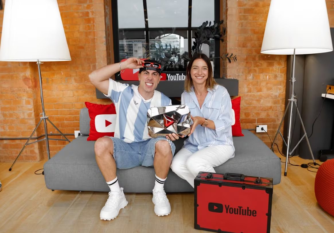 Los videos más vistos de Alejo Igoa superan los 100 millones de visualizaciones, con formatos innovadores como desafíos extremos y retos de 24 horas.