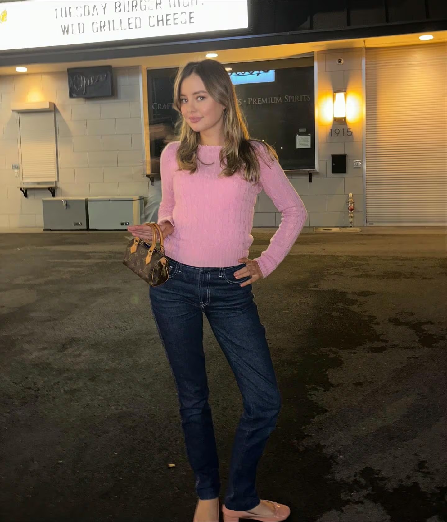 La escritora y educadora sexual Eileen Kelly, de 30 años, reflexiona sobre su relación con Kiedis, quien tiene 63, en un ensayo para Vogue (Instagram/@eileen)