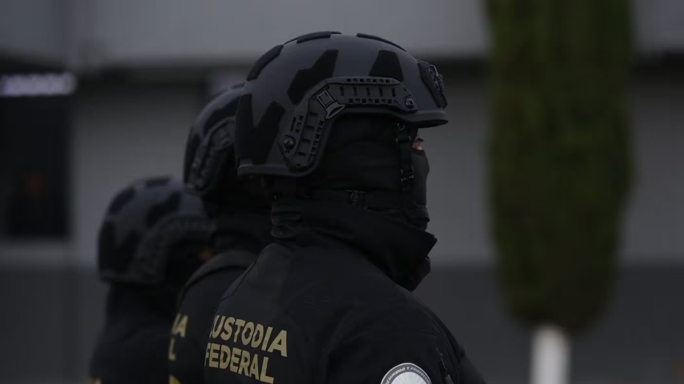 El Gobierno de México expulsó a 26 personas a Estados Unidos, esto derivado de presuntos vínculos con distintas organizaciones criminales, entre ellas el Cártel Jalisco Nueva Generación (CJNG) y el Cártel de Sinaloa.
(SSPC)