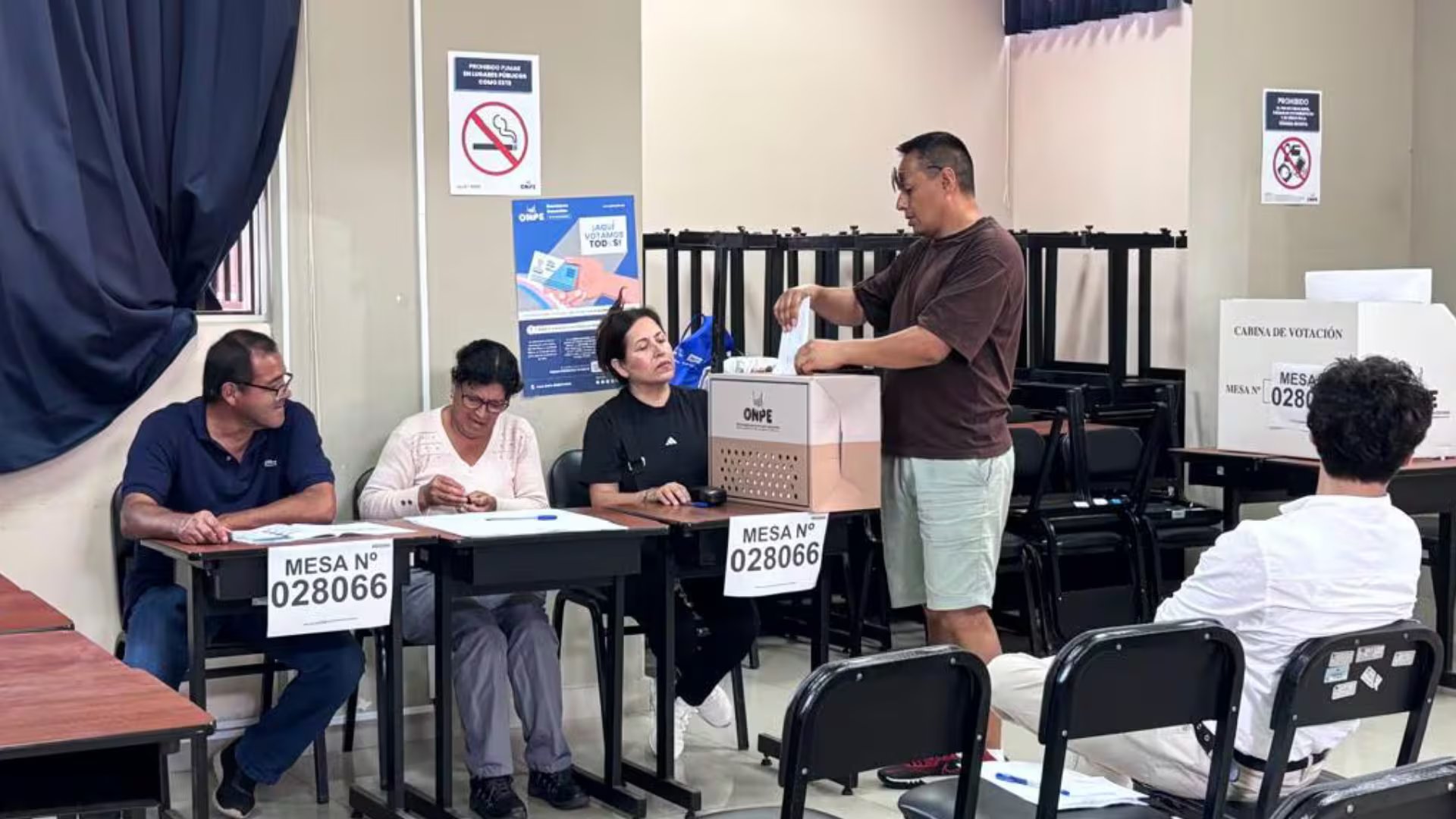 Rafael López Aliaga denuncia “sabotaje planificado” en comicios y llama a protesta ciudadana en el Campo de Marte. (Foto: Agencia Andina)