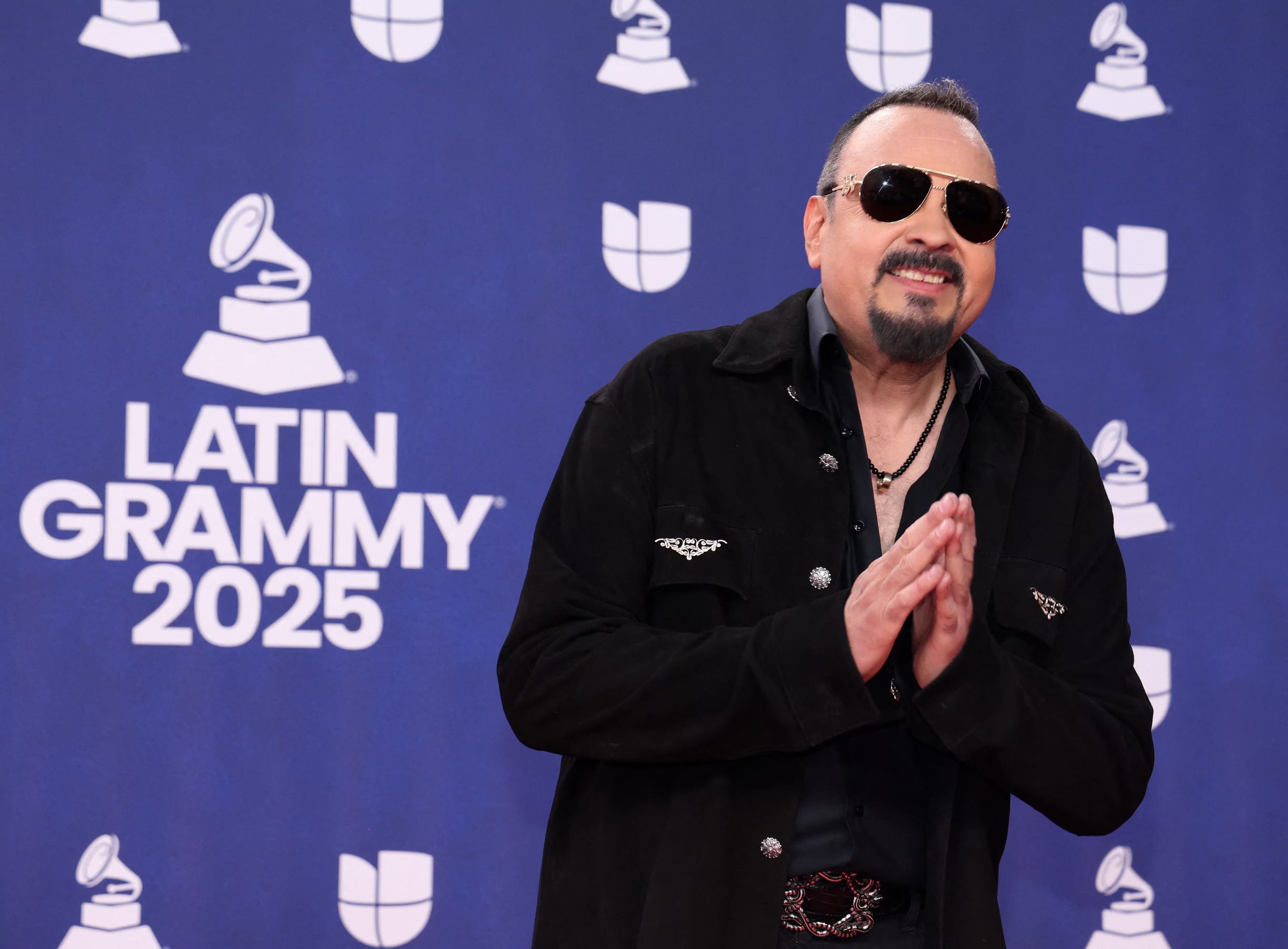 El presentador aseguró que la exclusión se dio sin motivo aparente y que incluso dejó de recibir el saludo del cantante en público. REUTERS/Ronda Churchill