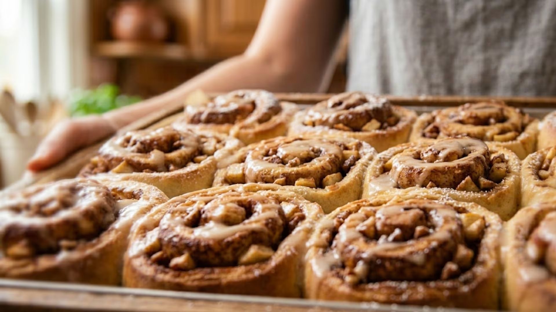 El proceso incluye preparar la masa, armar el relleno, enrollar, cortar y hornear hasta lograr la textura deseada y un aroma tentador (Imagen Ilustrativa Infobae)