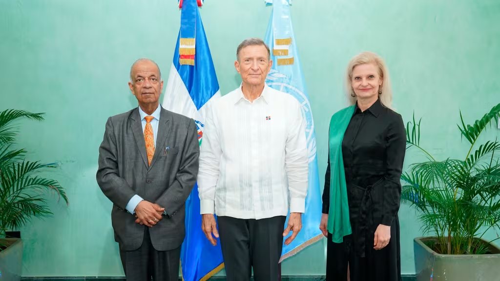 Canciller Roberto Álvarez se reunió con alto funcionario de Naciones Unidas sobre apoyo al despliegue de la GSF en Haití. Foto cortesía Cancillería de República Dominicana
