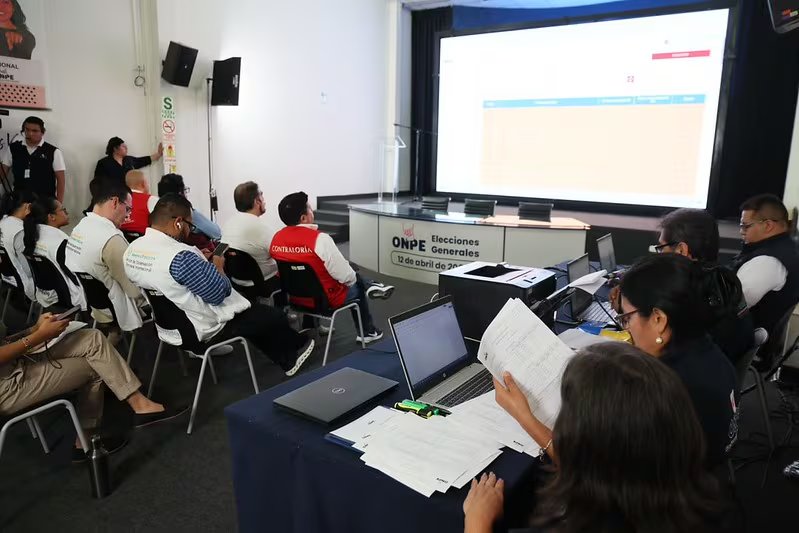 ONPE continúa con el conteo de votos de las Elecciones generales 2026 que se extendieron un día más por demoras en entrega de materiales. ONPE