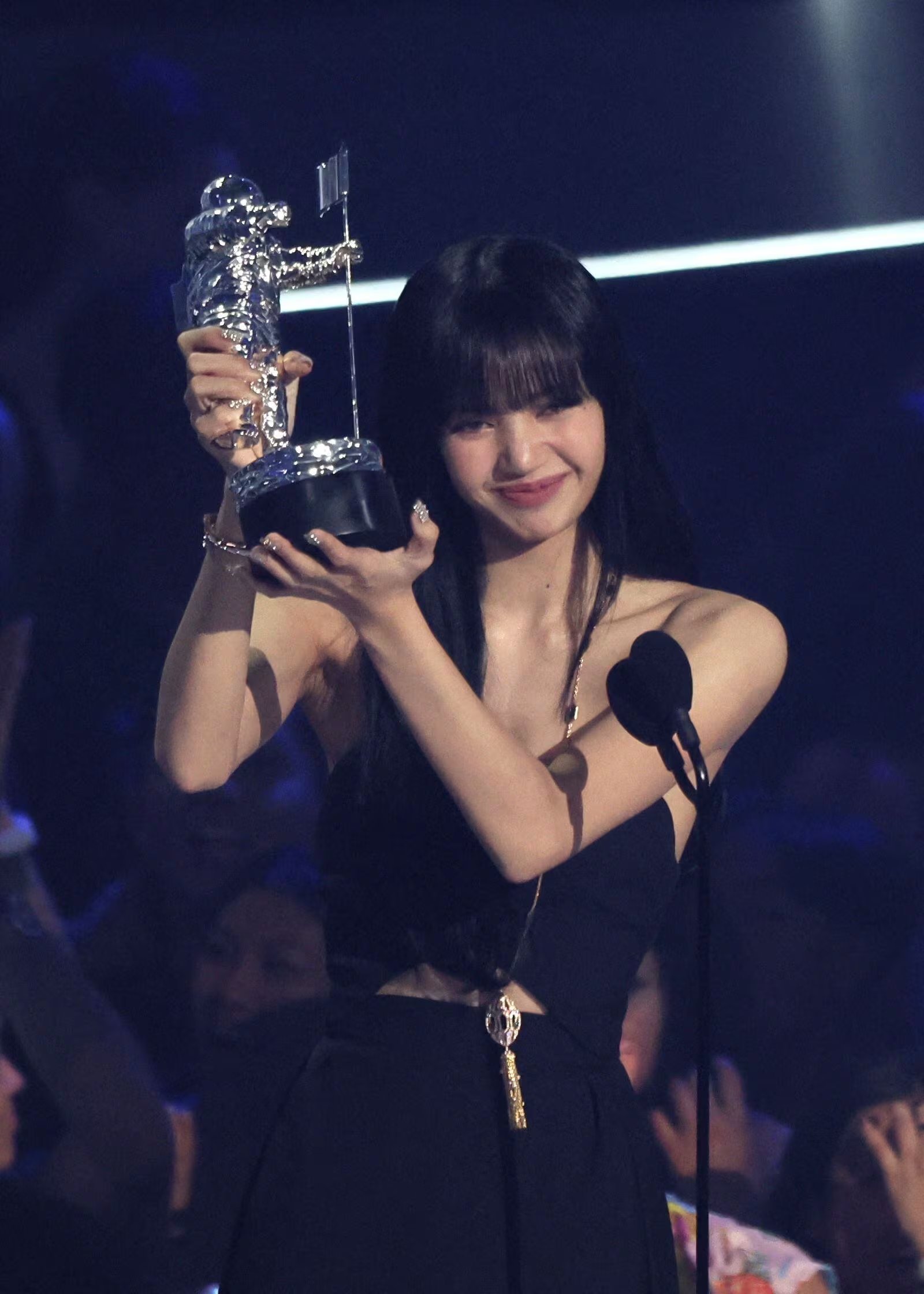 Lisa de BLACKPINK, la artista más reciente en recibir el premio 