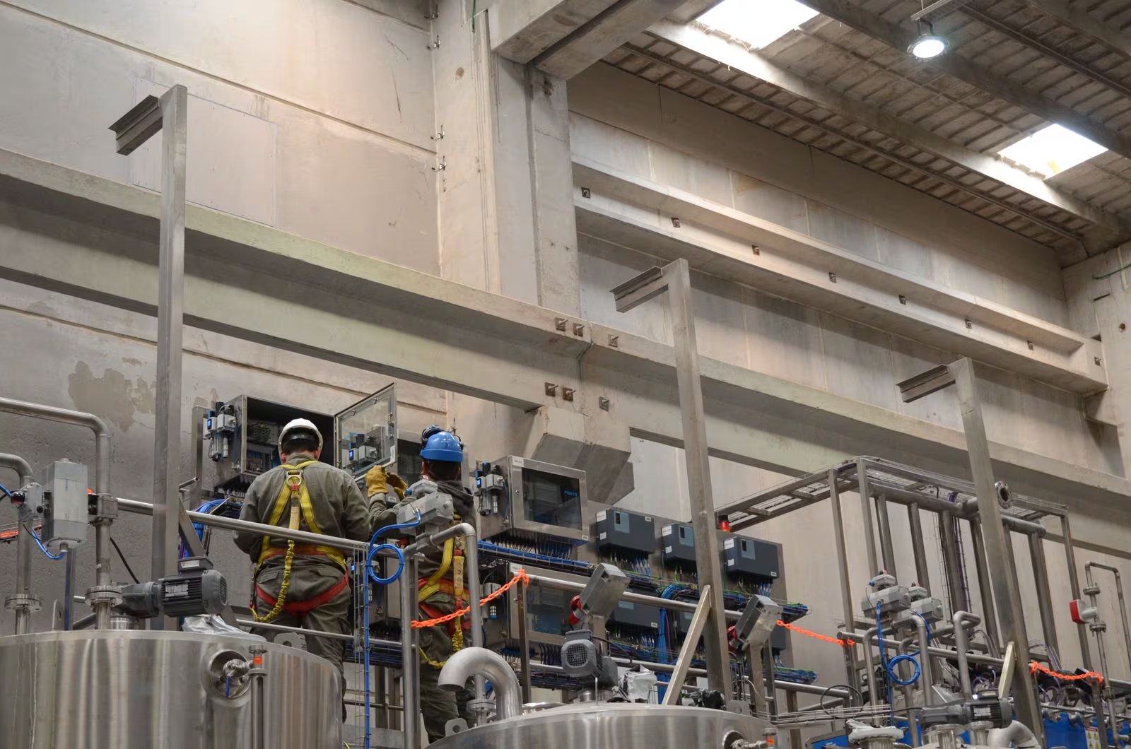 El primer hito de la iniciativa consiste en la finalización de la construcción, puesta en marcha y operación de la instalación NPU-1 (Dioxitek)