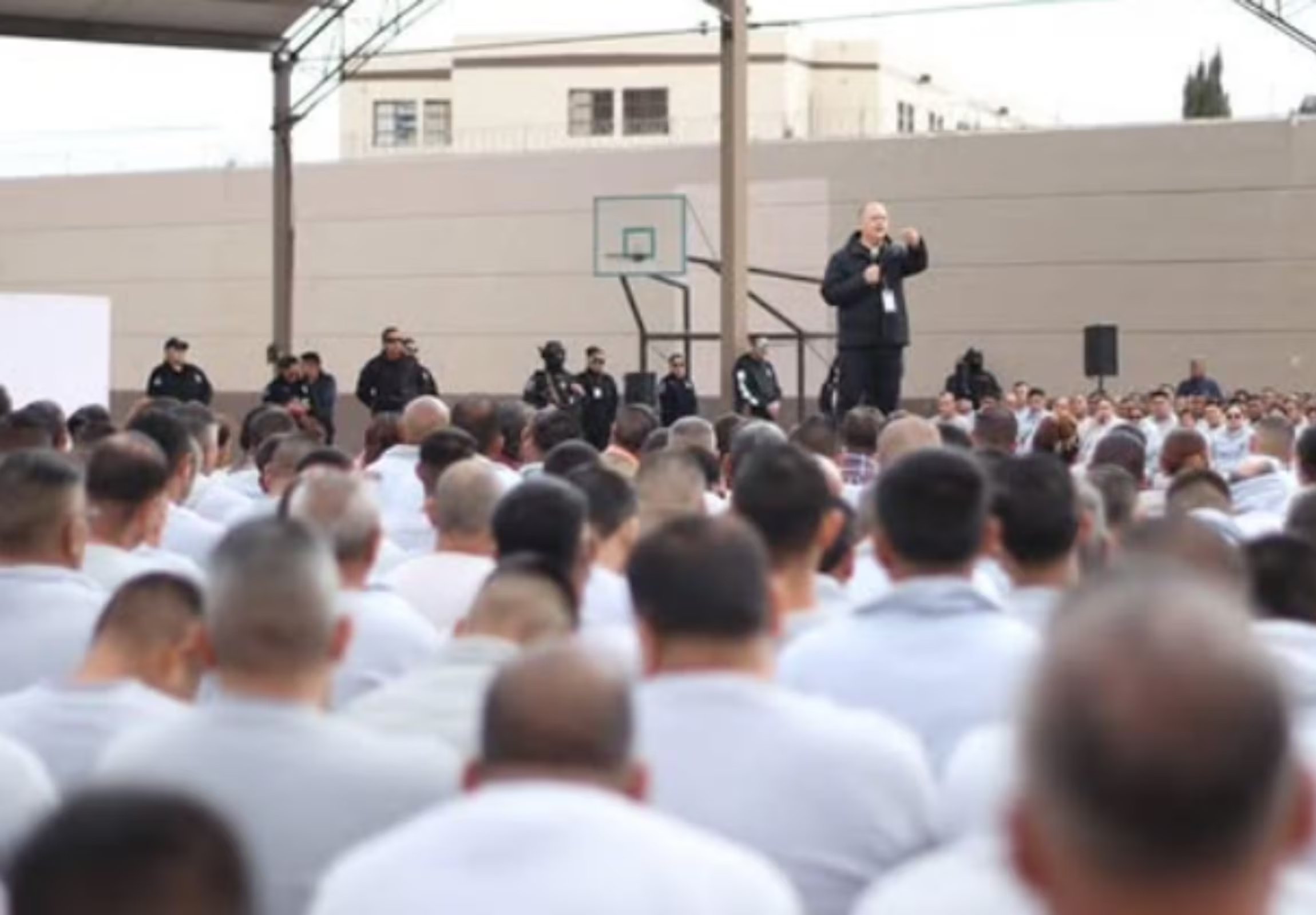 El colombiano también realiza charlas en colegios y teatros -crédito @juanpabloescobarhenao/Instagram