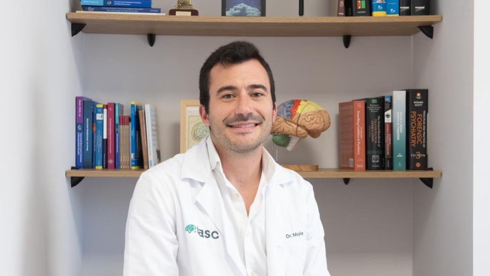 Álvaro Moleón Ruiz, médico psiquiatra especialista en psiquiatría clínica y forense y que ha colaborado con dos centros penitenciarios de Sevilla (Cedida)