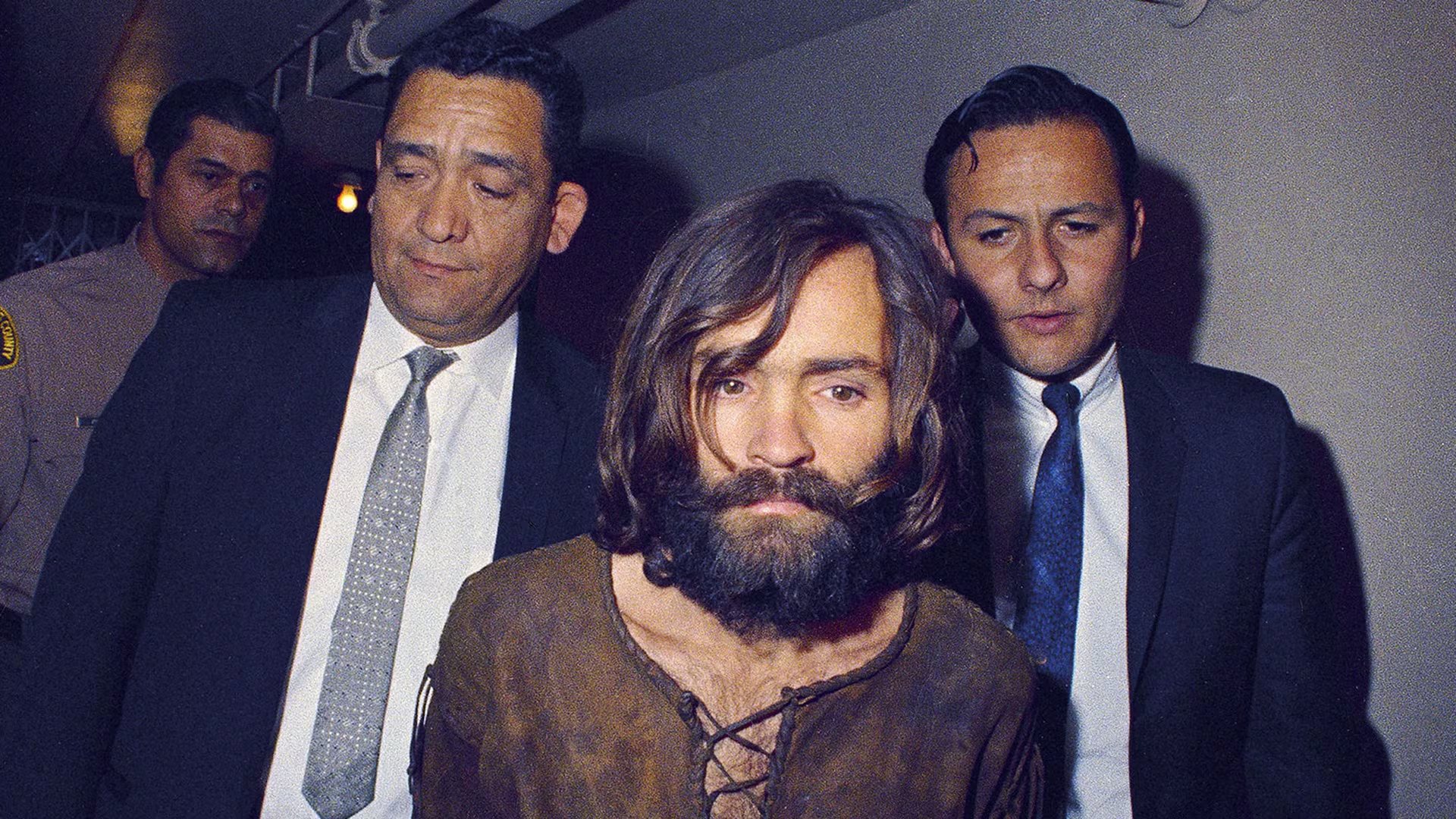 Charles Manson, detenido por instigar el crimen de Sharon Tate en Los Ángeles. (AP Photo)