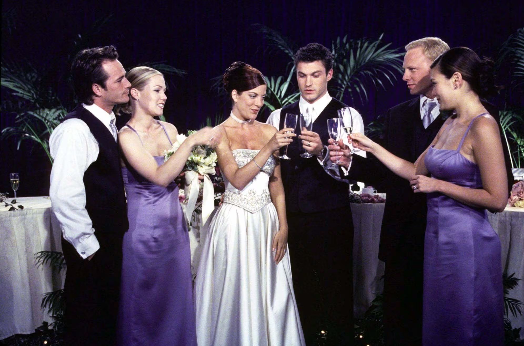 La actriz hoy utiliza su testimonio como herramienta de prevención, alertando sobre los riesgos emocionales durante rupturas y el valor de la resiliencia personal (AP/'2000 Fox Broadcasting, Carin Baer)