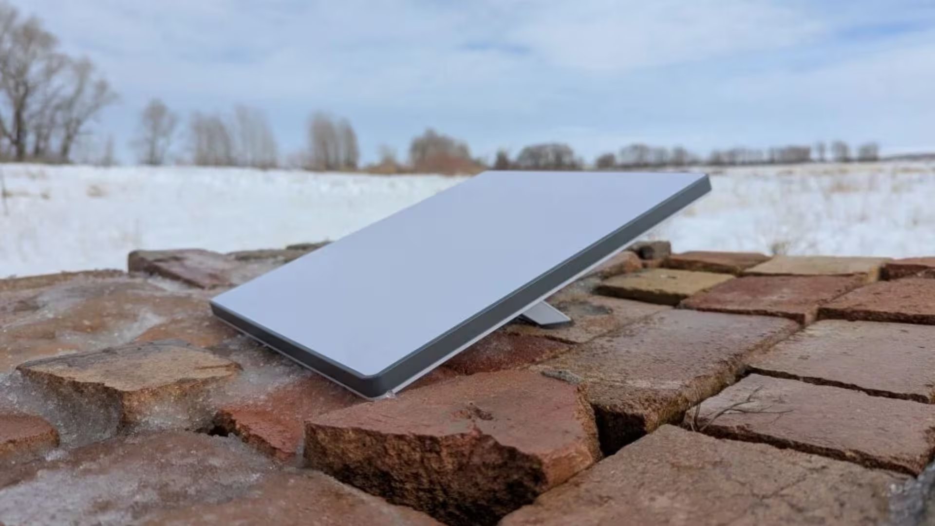 El dispositivo Starlink Mini promete acceso a Internet satelital de alta velocidad en lugares donde las redes tradicionales no llegan. 

(Brian Westover) 