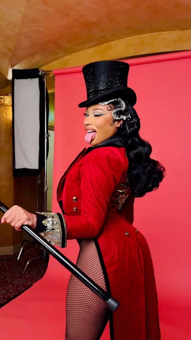 La artista hace historia como la primera mujer en interpretar a Harold Zidler en cualquier producción de Moulin Rouge! The Musical. (Instagram/Broadway)