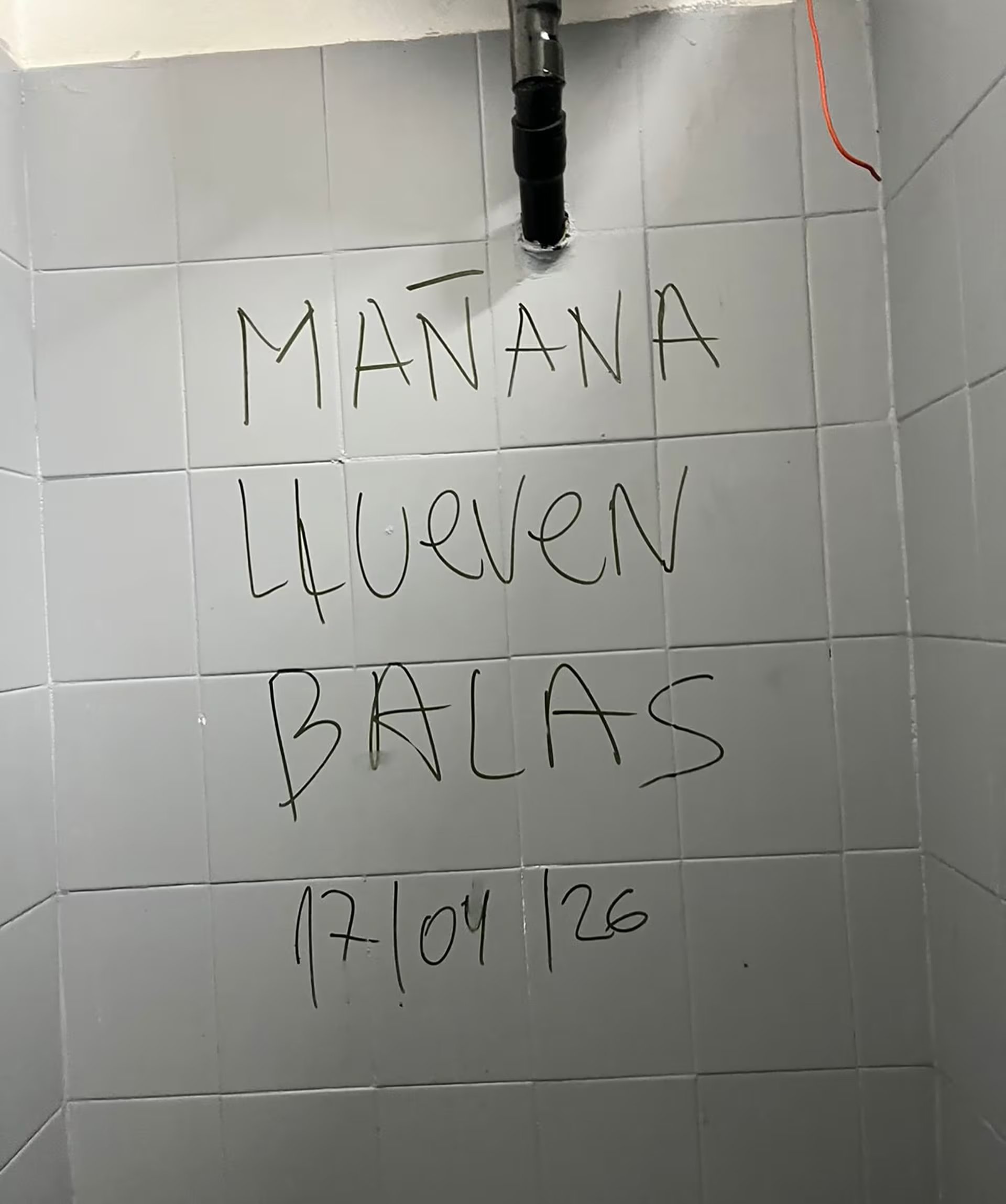 Un mensaje intimidatorio que reza 