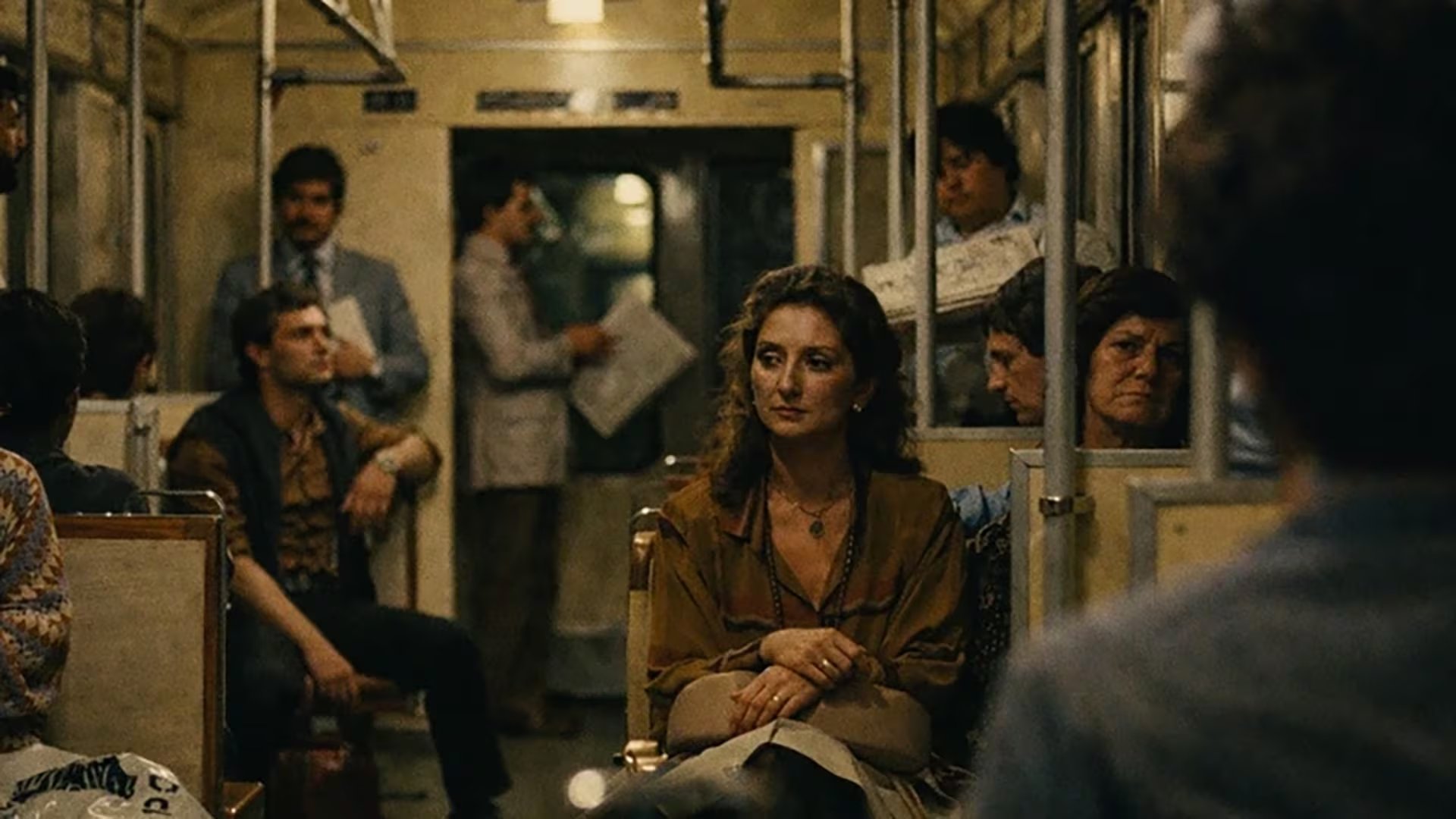 El director Luis Puenzo y la guionista Aída Bortnik eligieron narrar el drama desde el punto de vista de una madre apropiadora que no lo sabía