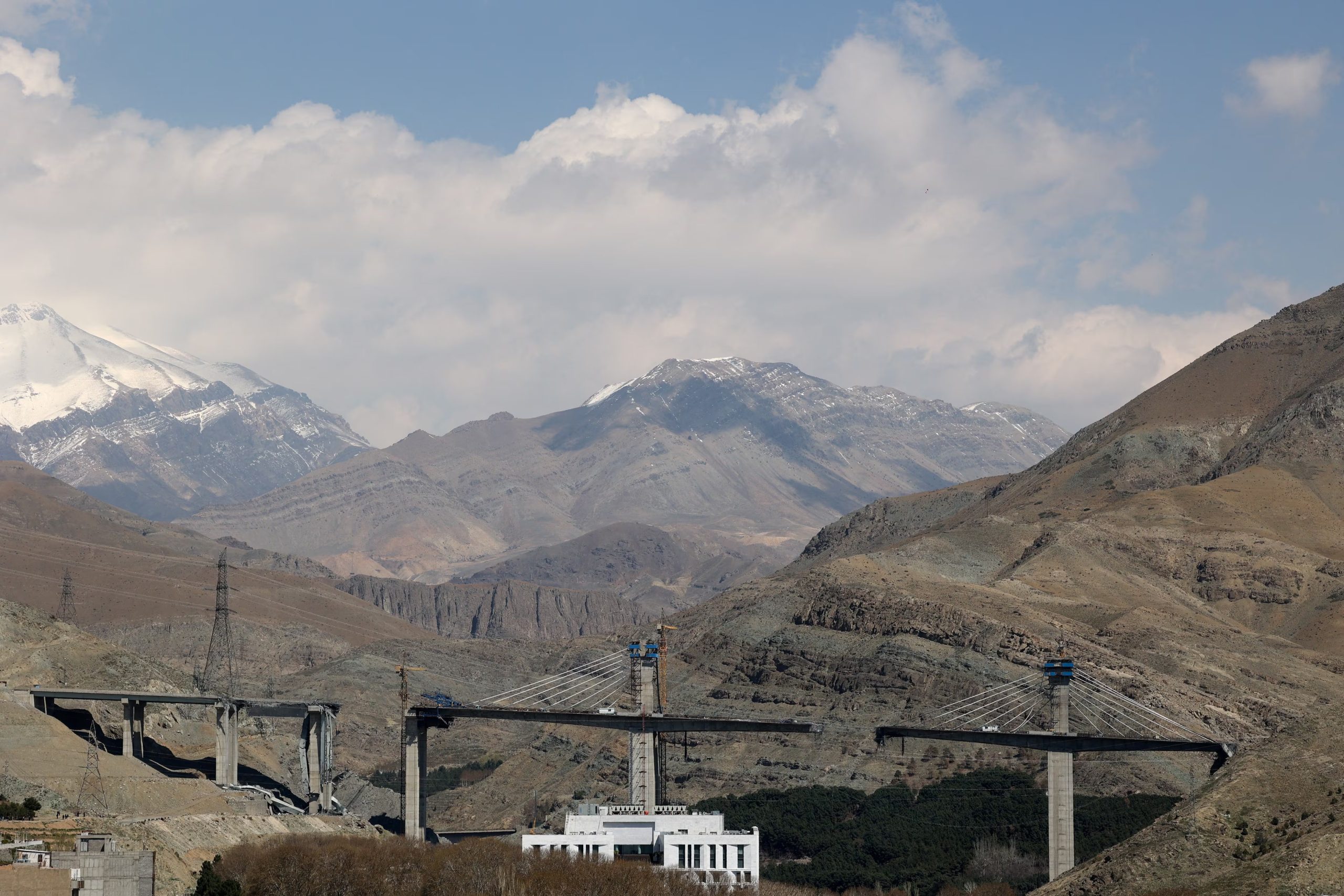 El puente iraní destruido (Majid Asgaripour/WANA)