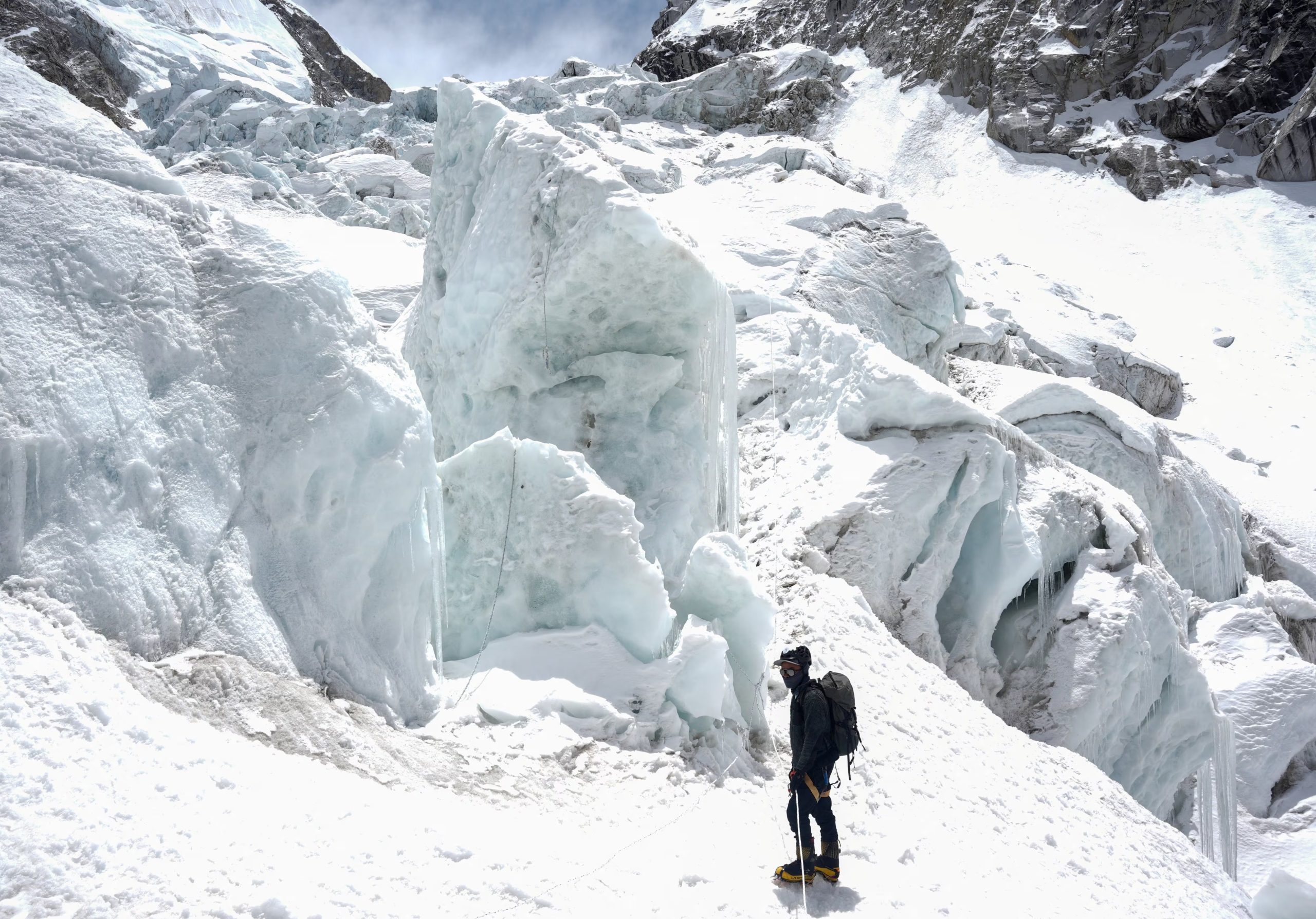 Reabren la ruta de ascenso al Everest tras un bloqueo de diecinueve días causado por un enorme serac que amenazaba la seguridad de los escaladores /REUTERS/Purnima Shrestha