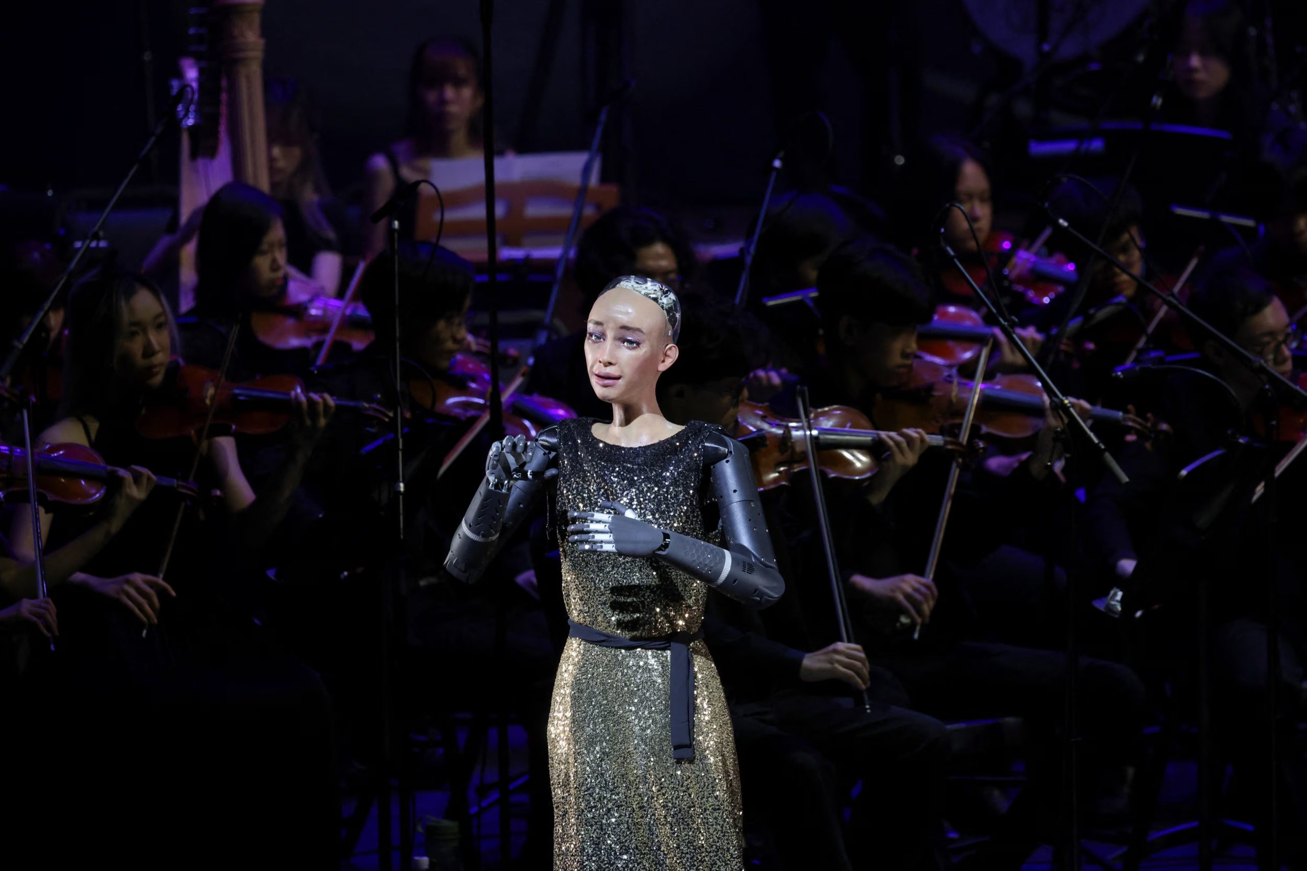 El concierto no solo tuvo la presencia de Sophia, también otras tecnologías basadas en IA. REUTERS/Tyrone Siu