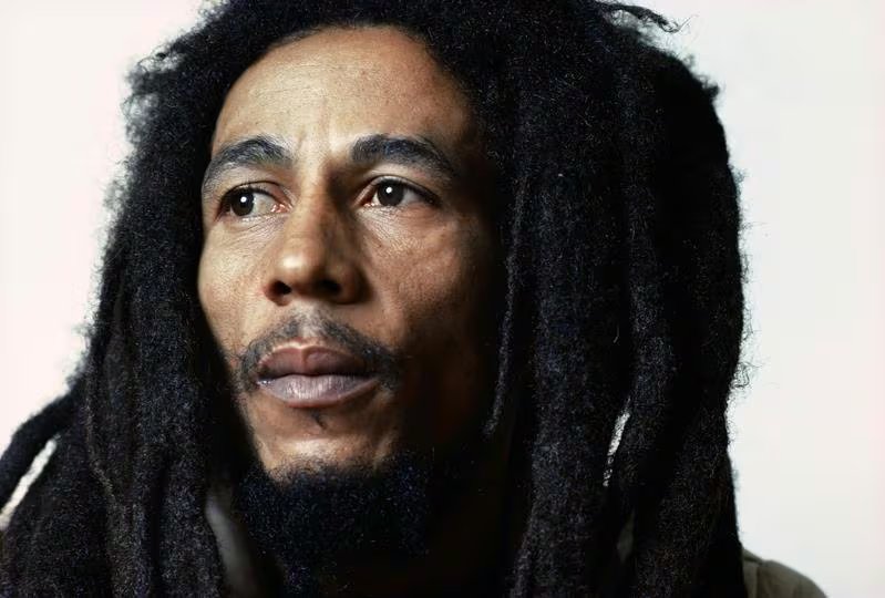 El lote incluye el mechón, el autógrafo y un folleto original de Top of the Pops firmado tras una actuación en 1978 del mito reggae
(Grosby)