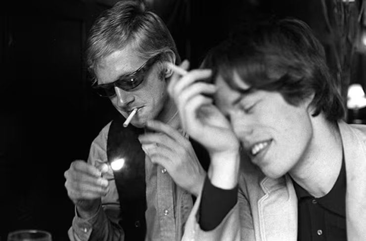 Andrew Loog Oldham, el joven manager que impulsó a los Stones en los primeros años, junto a Mick Jagger.