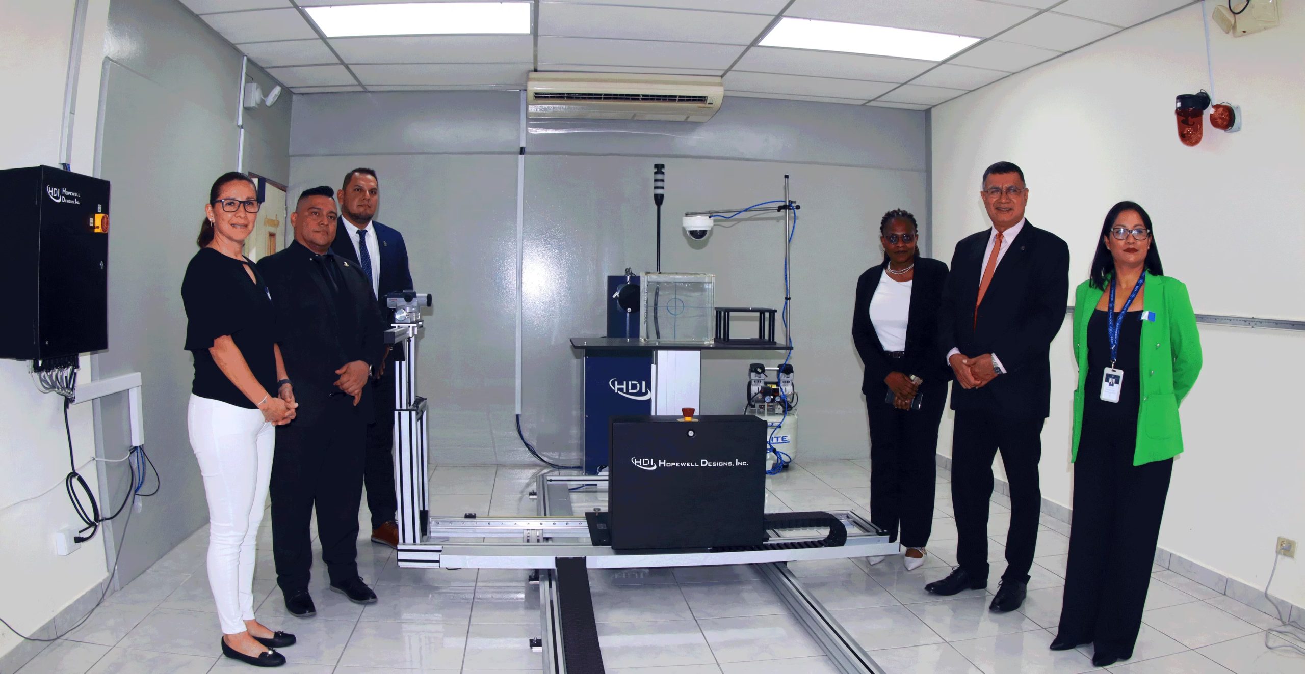 La colaboración con el OIEA fue fundamental para la creación del laboratorio, destacando la vinculación de la UES con organismos internacionales de energía nuclear. (Foto cortesía UES)