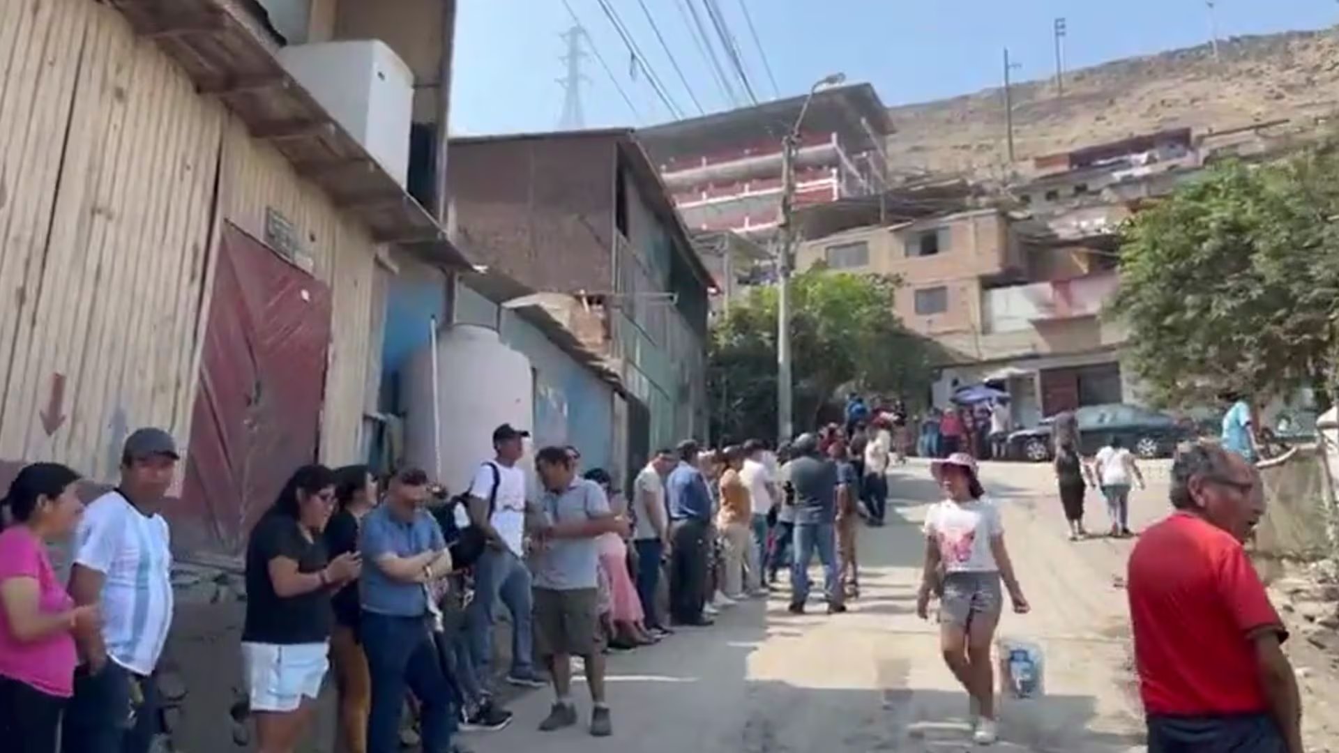 El colapso logístico y las demoras en el reparto de material electoral marcaron el clima de desconfianza en la jornada