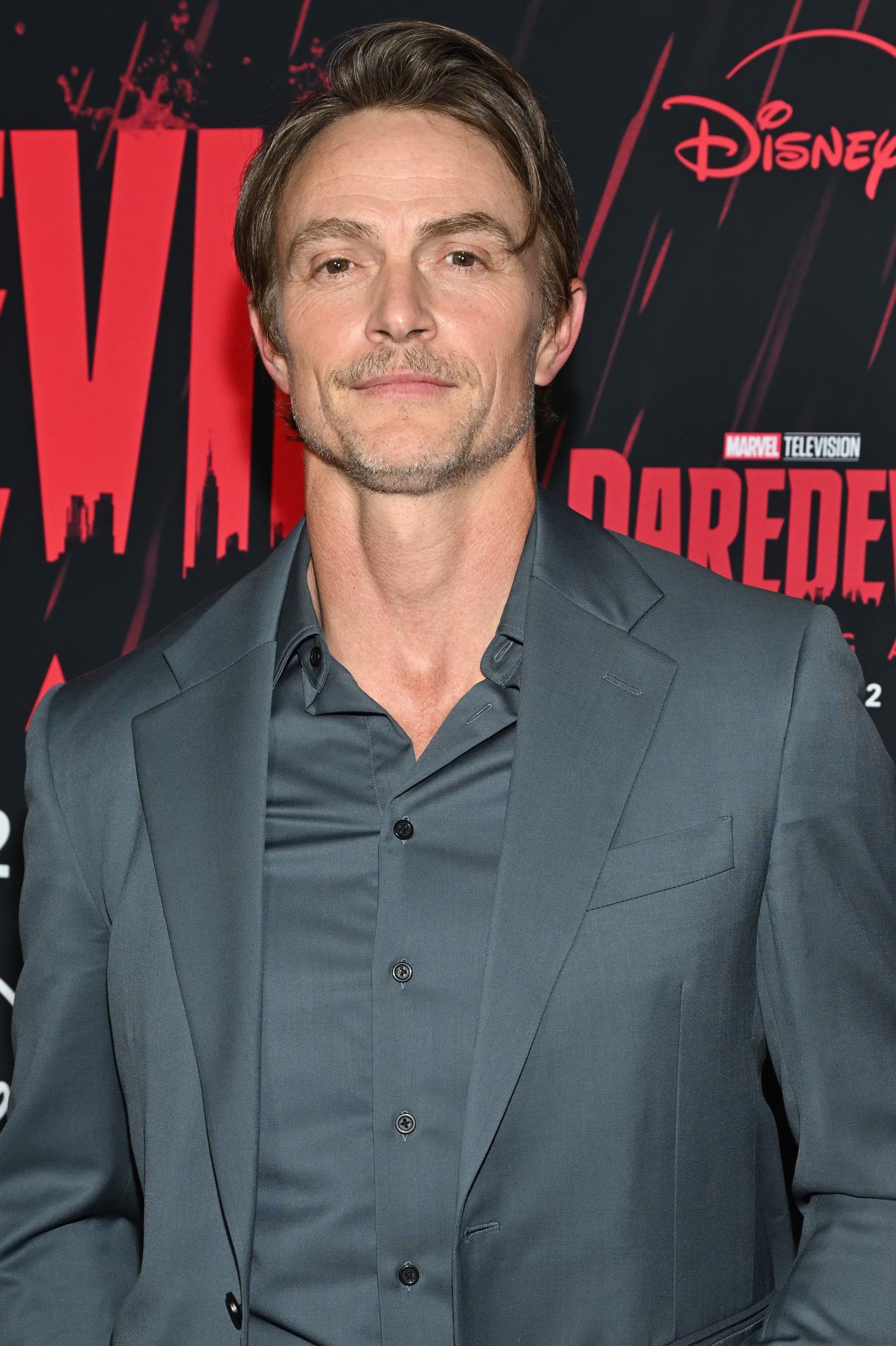 Wilson Bethel destaca la influencia positiva de la base de fanáticos de Marvel sobre su compromiso y autenticidad en la interpretación de Bullseye (Anthony Behar/Sipa USA)