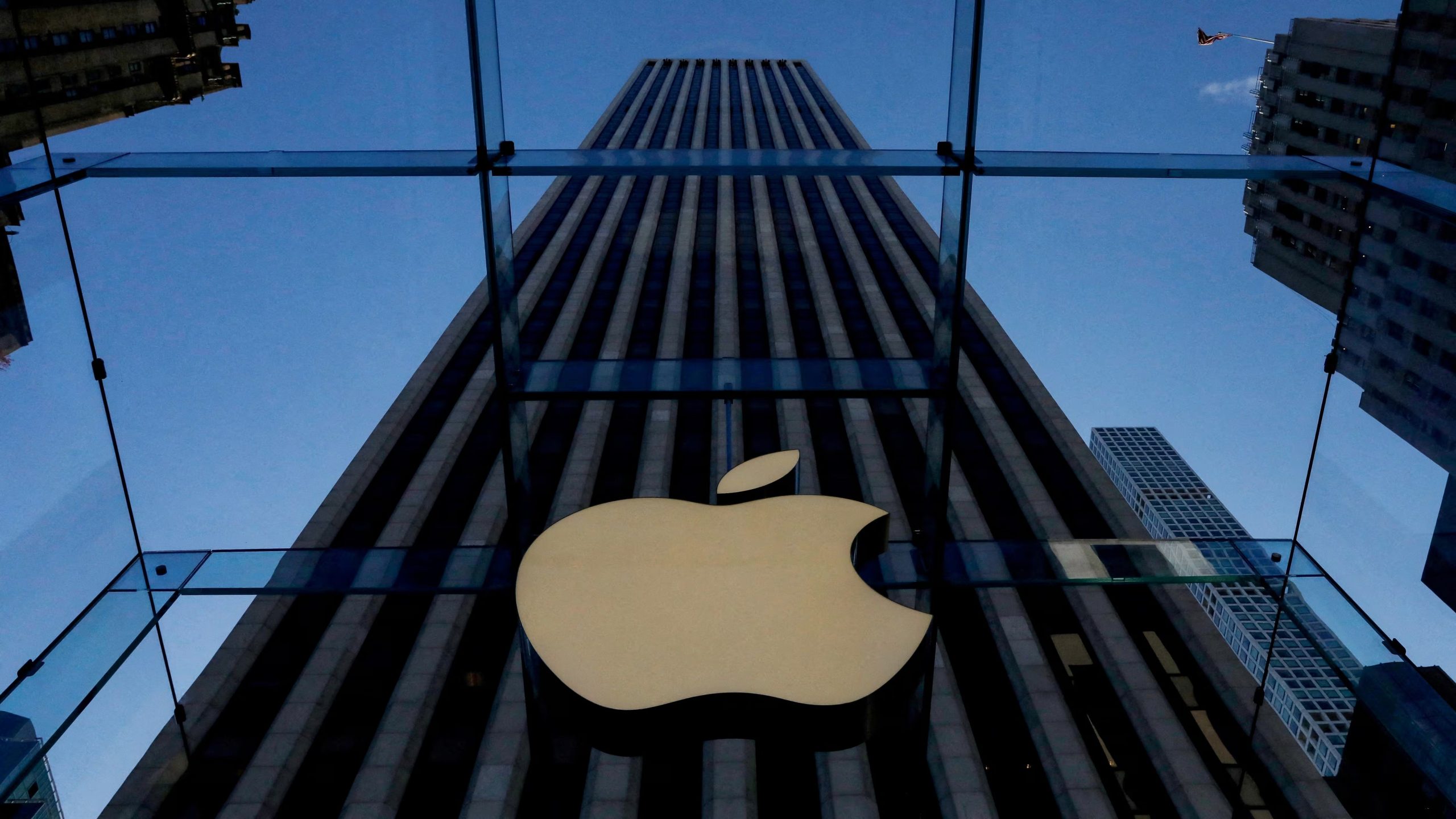 FILE PHOTO: The Apple logo is seen during the preview of the redesigned and reimagined Apple Fifth Avenue store in New York, U.S., September 19, 2019. REUTERS/Brendan McDermid/File Photo