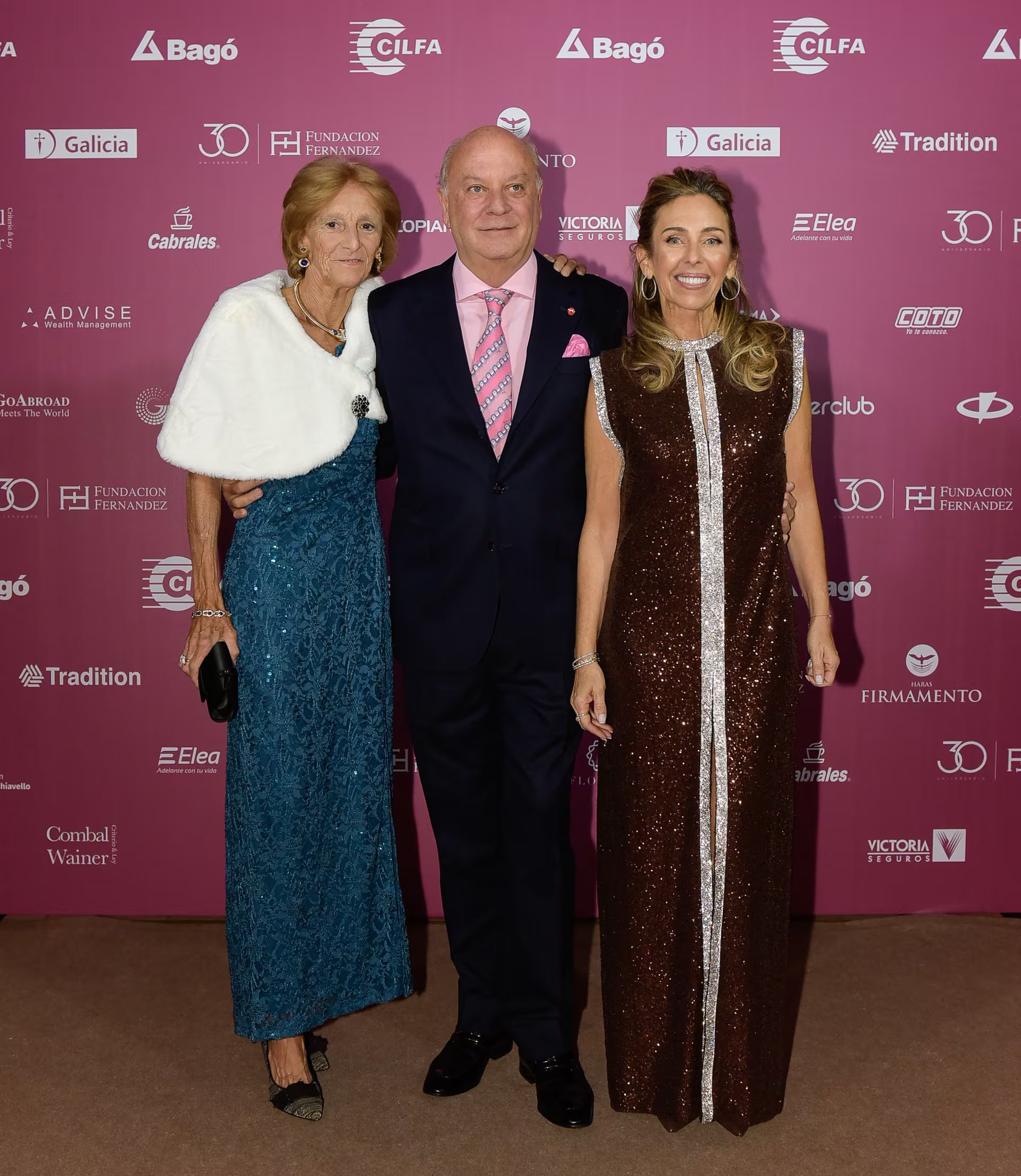 María de Urquiza, el empresario Martín Cabrales y Mariana Bagó