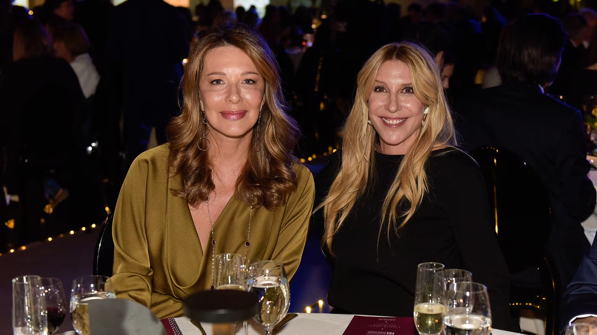 Nunzia Locatelli, periodista y escritoria, junto a Amalia Amoedo, coleccionista y presidenta de la fundación que lleva su nombra
