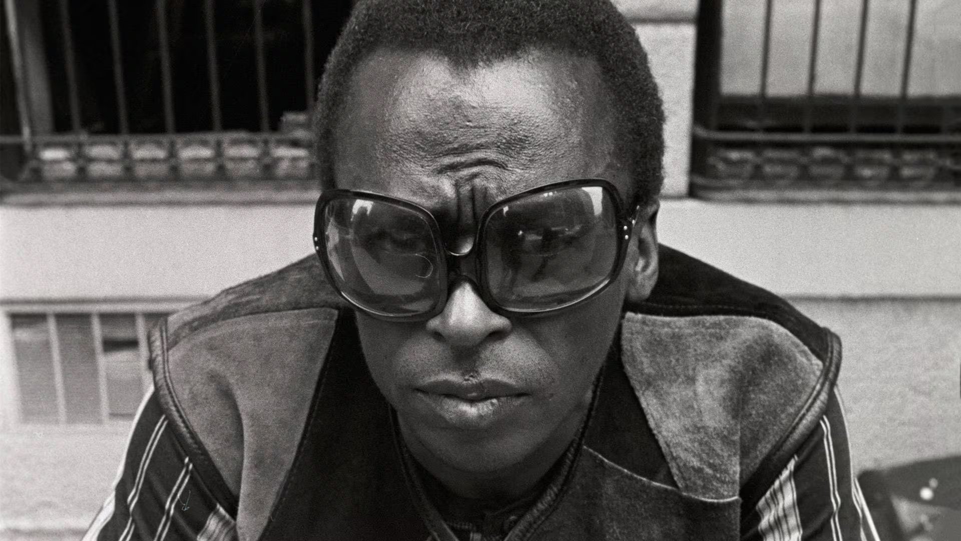 El temple y la mirada del genio: captura del filme Birth of the Cool (2019), producción cinematográfica dedicada a desentrañar la mística y el sonido de Miles Davis (Grosby)
