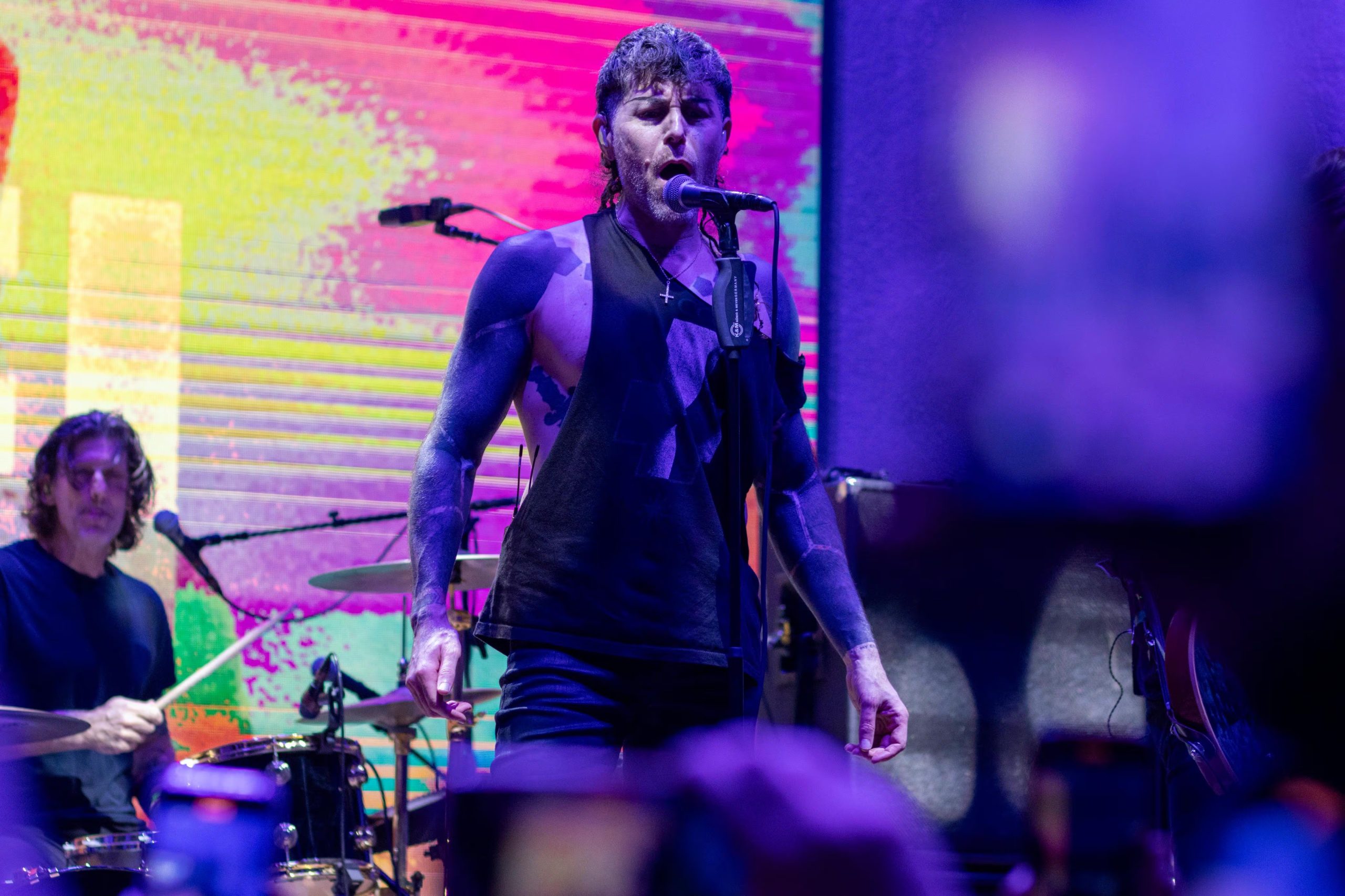 AFI llega al Pabellón Oeste del Palacio de los Deportes con material de Silver Bleeds the Black Sun…, el álbum con el que la banda volvió a sorprenderse a sí misma tras más de tres décadas de carrera. (Facebook Mario Valencia)