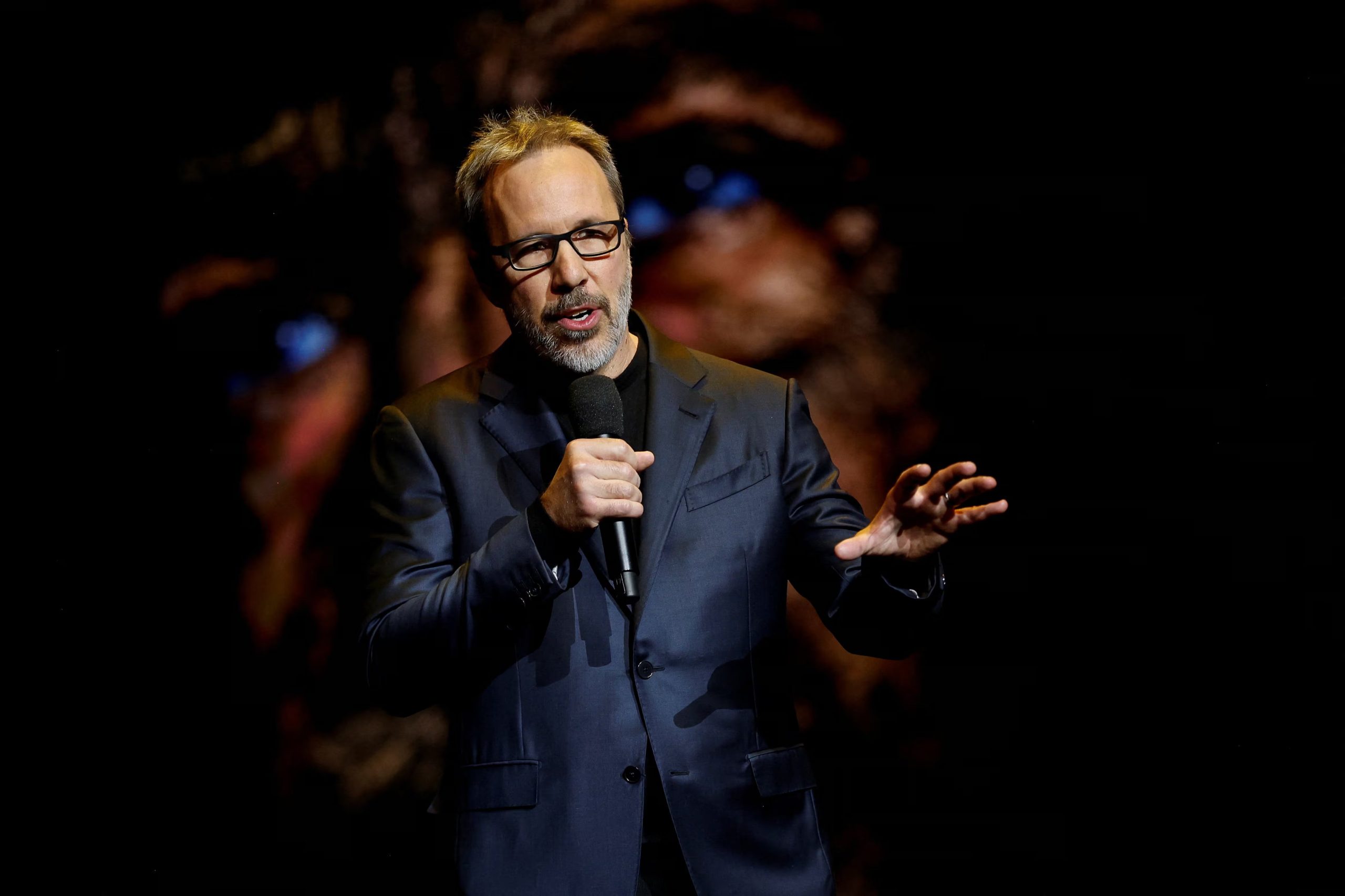 Denis Villeneuve dirigirá la nueva película de James Bond y promete una reinvención ambiciosa de la saga (REUTERS/Caroline Brehman)