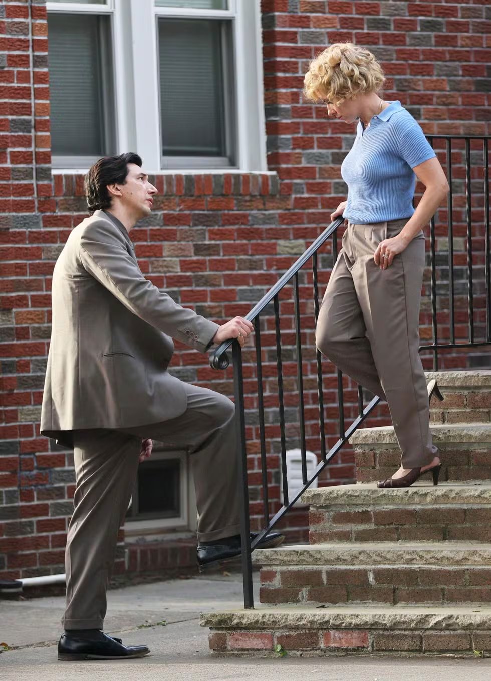 Scarlett Johansson y Adam Driver reavivan su química actoral en Paper Tiger, aportando autenticidad a los personajes principales