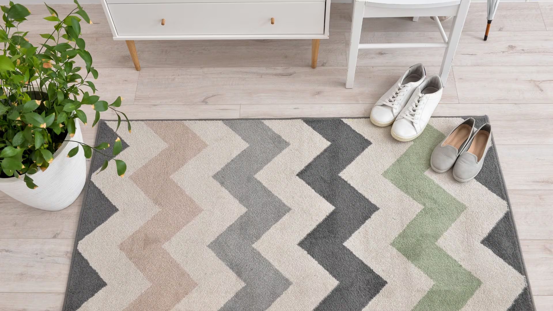 Una alfombra de interior en la entrada de casa (Canva)