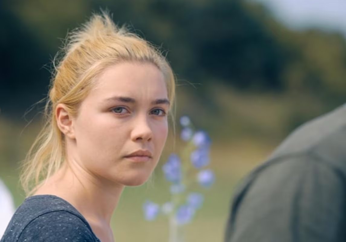 Florence Pugh protagoniza y produce 'Al este del Edén', aportando una nueva perspectiva sobre Cathy Ames y el drama familiar.
(Créditos: escena de Midsommar)