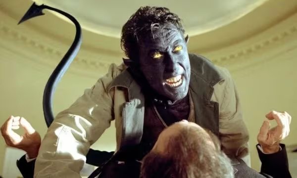 En entrevista con The Times, Cumming relata el impacto emocional de las amenazas de muerte que recibe en redes sociales por su activismo y opiniones políticas (Escena de 