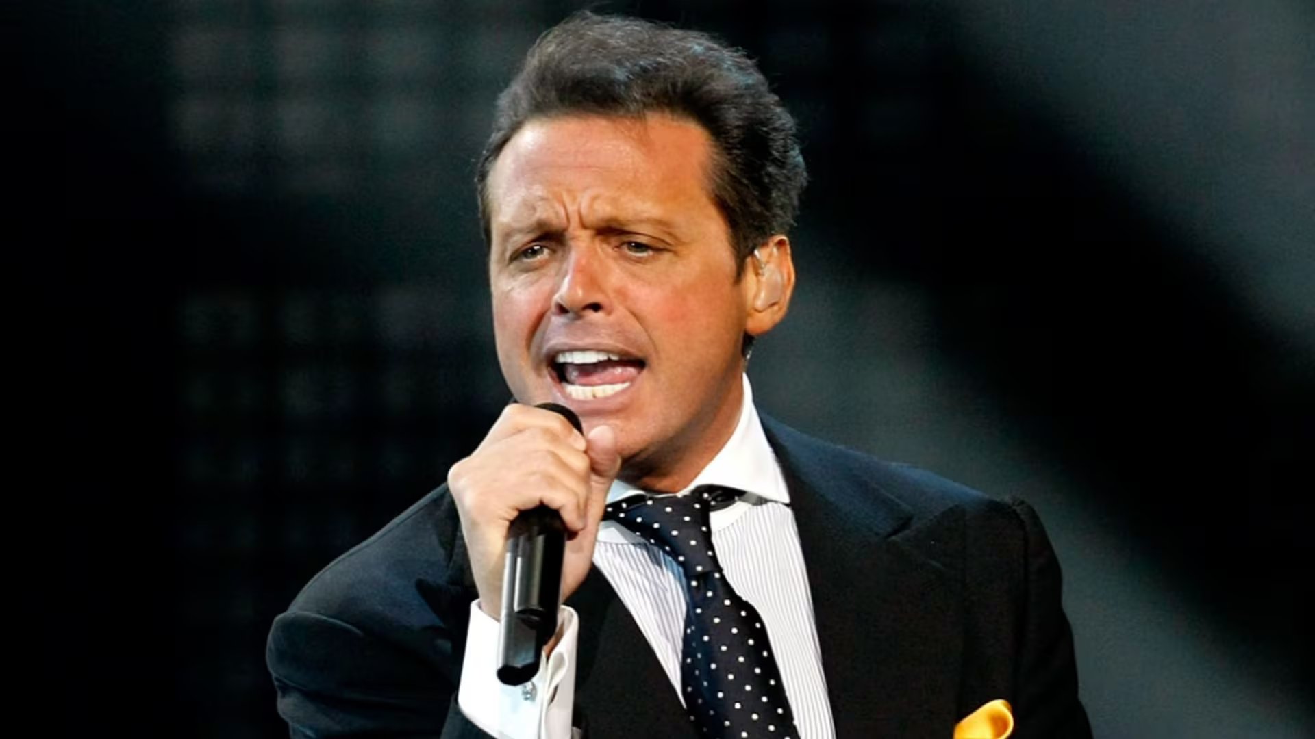 Luis Miguel ya no estaría en contacto con su hermano menor