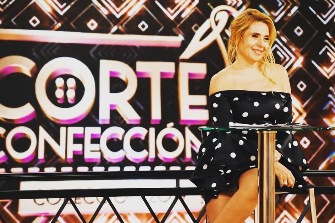 La versatilidad y visibilidad de Andrea Politti fortalecen el atractivo comercial de la obra en la cartelera porteña. Aquí cuando conducía 