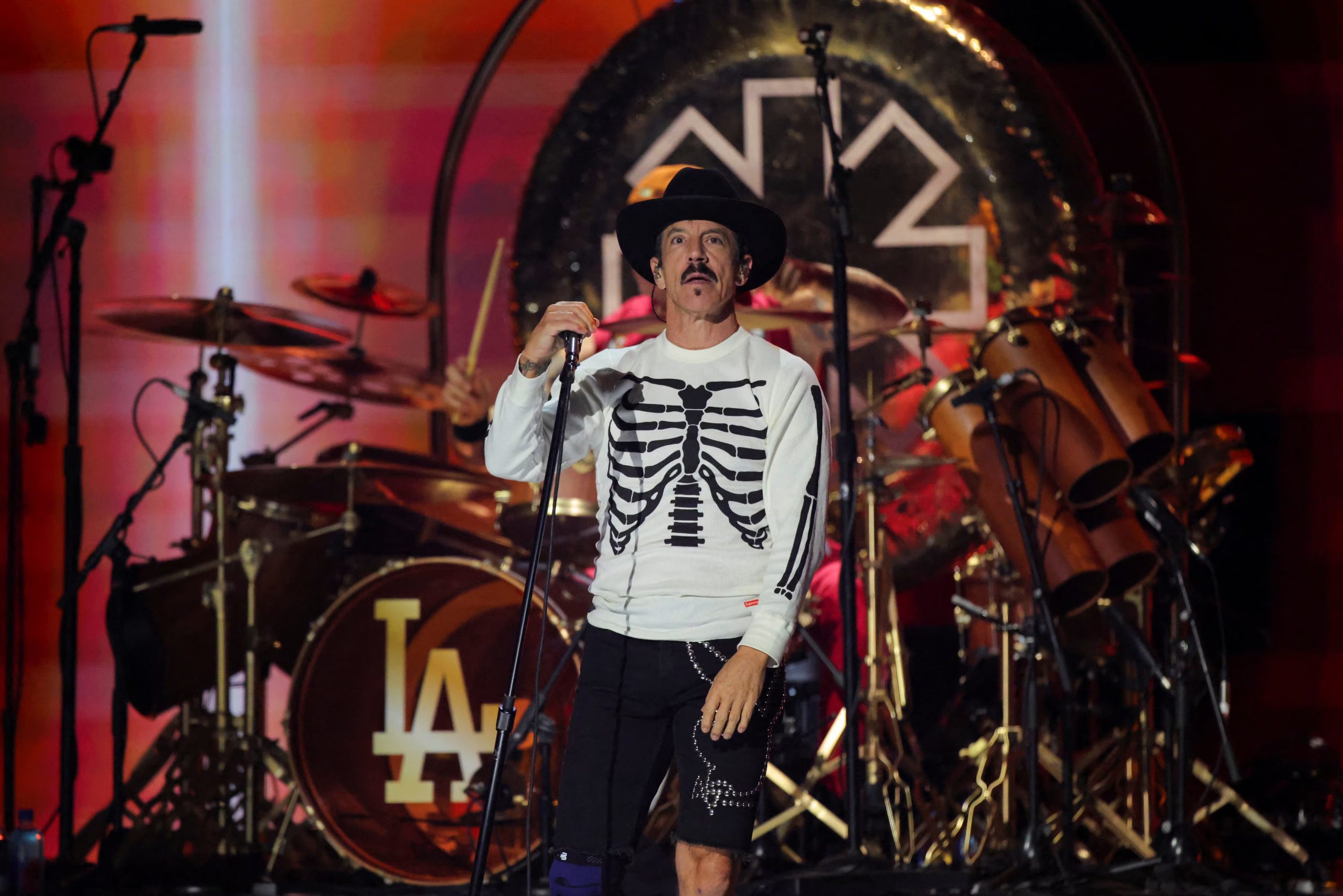 Anthony Kiedis, vocalista de Red Hot Chili Peppers, y Shane Powers, amigo cercano y también figura de la banda, lanzan marca de café. REUTERS/Daniel Cole
