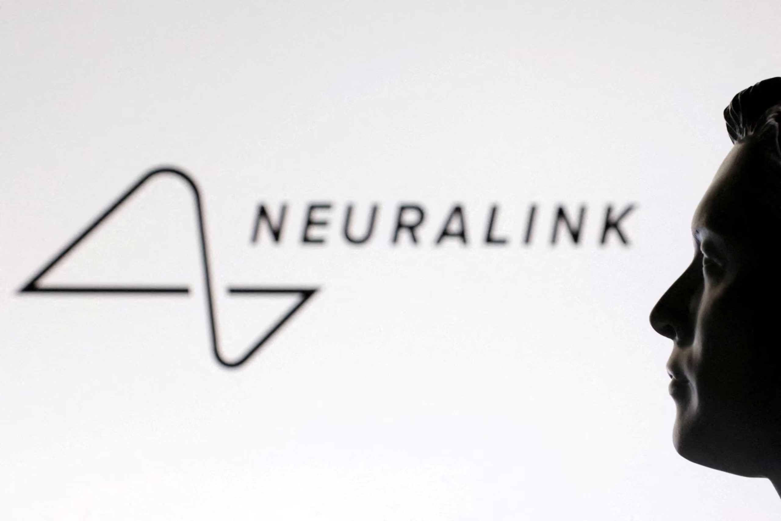Hasta ahora, Neuralink ha colocado su dispositivo en entre 10 y 15 pacientes dentro de sus ensayos clínicos. REUTERS/Dado Ruvic/Illustration/File Photo
