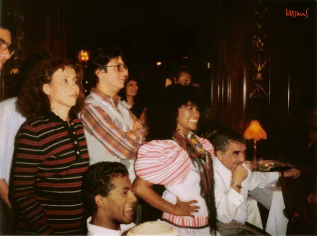 Totó la Momposina, invitada especialmente a petición de Gabriel García Márquez, subió al escenario junto a su grupo, integrado por músicos y bailarines, y ofreció una muestra viva de los ritmos del Caribe: bullerengue, cumbia y tambora - crédito @TotoMomposina/X