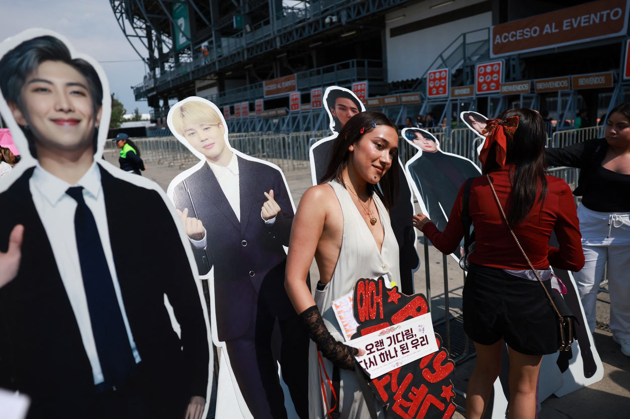 Más de 60 mil ARMYS se preparan para la ansiada primer fecha de BTS en el Estadio GNP Seguros. REUTERS/Henry Romero