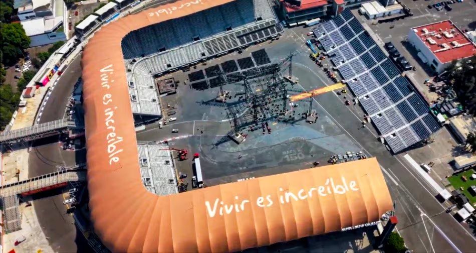 La eliminación de la cabecera tradicional cede paso a una tribuna tubular provisional, maximizando la visibilidad y el espacio disponible para los asistentes. (Crédito especial: X/ @MXESTADIOS)