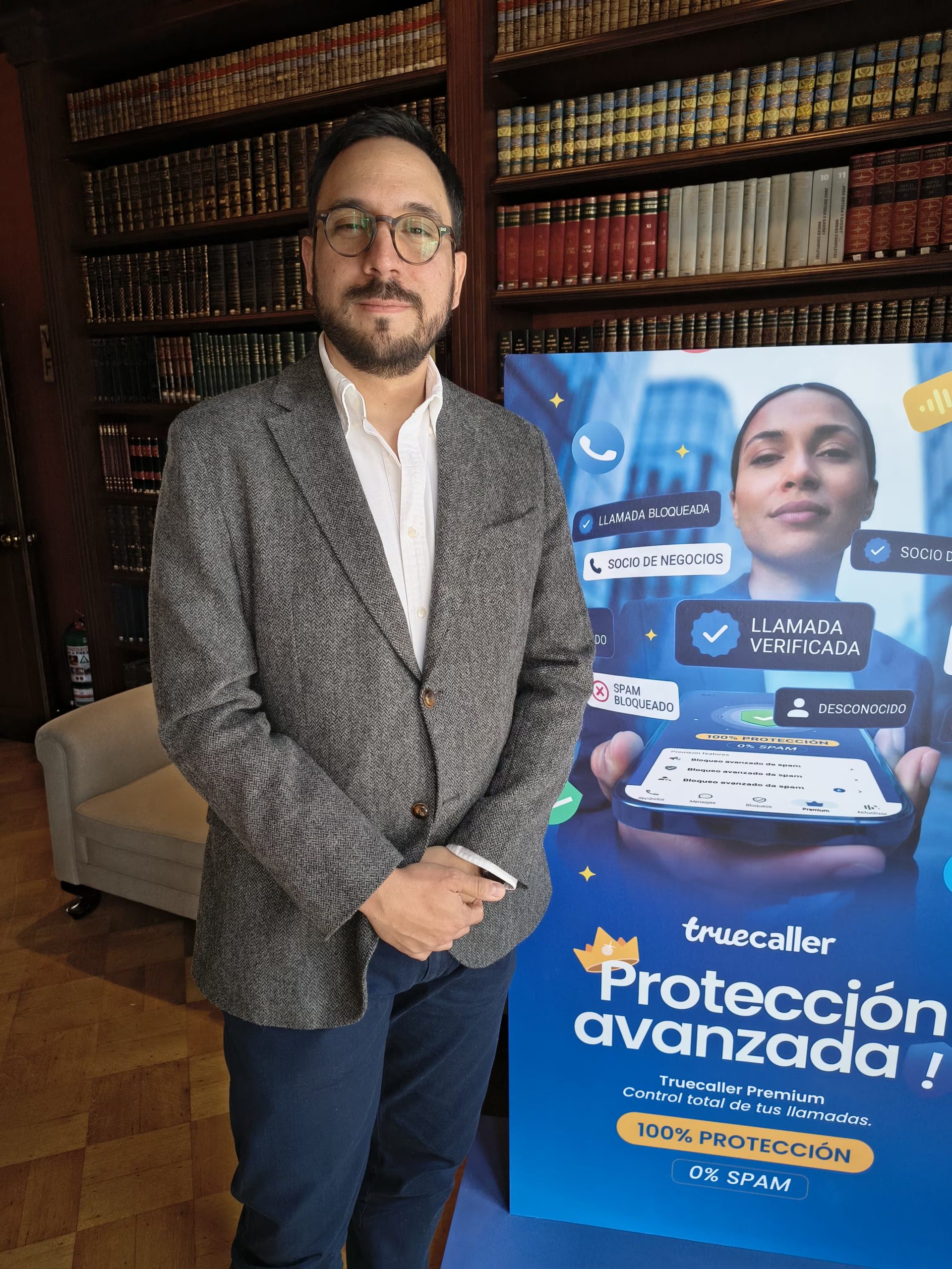 Nicolás Vargas, Country Manager, advierte que el número de teléfono se ha vuelto una “segunda cédula” y explica que la facilidad con la que circulan los datos personales convierte a cualquier usuario en potencial objetivo de llamadas fraudulentas - crédito Infobae