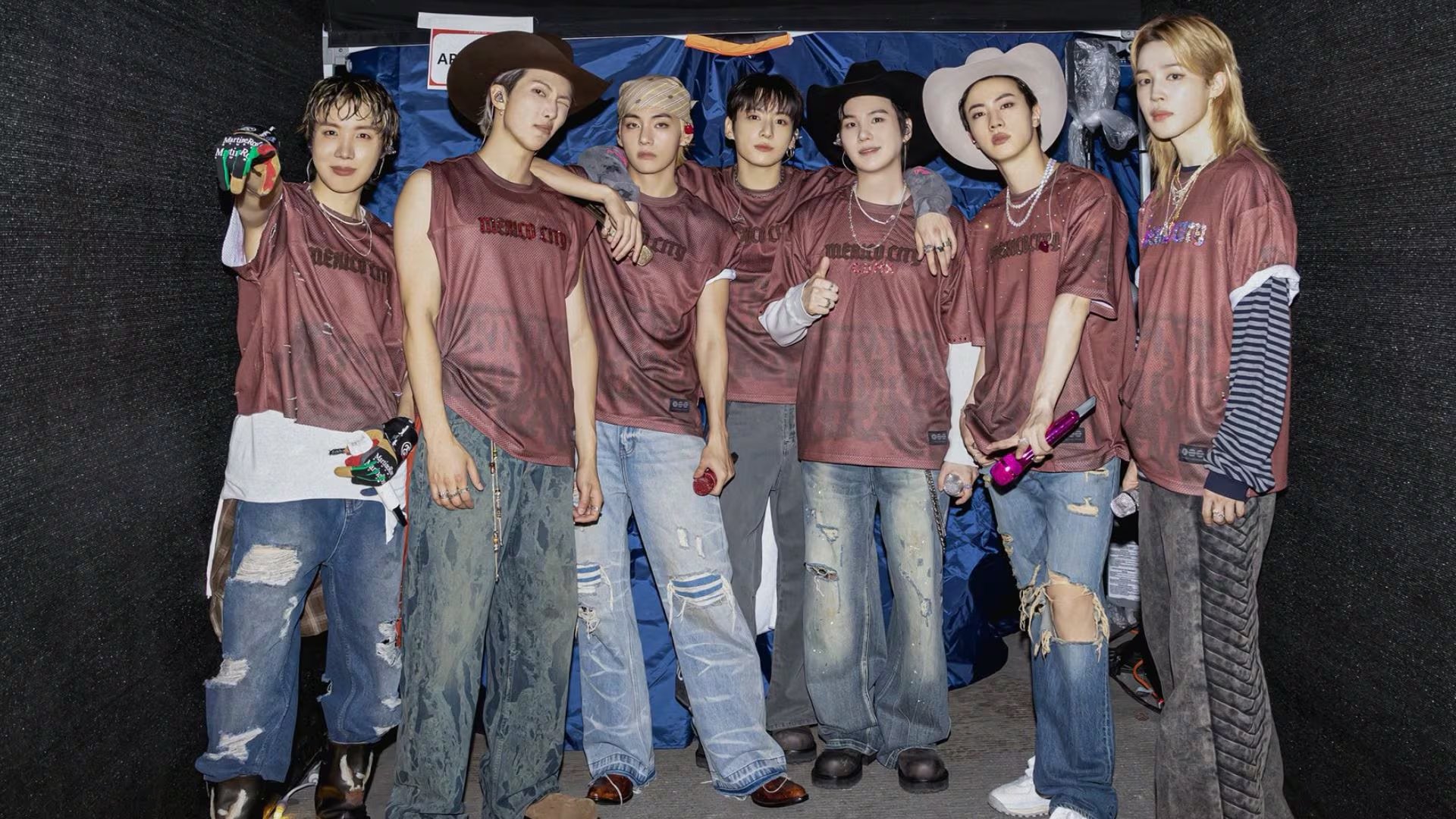 Con mensajes en español, sombreros vaqueros y un estadio teñido de morado, BTS protagonizó una noche histórica en México. (OCESA K-pop)