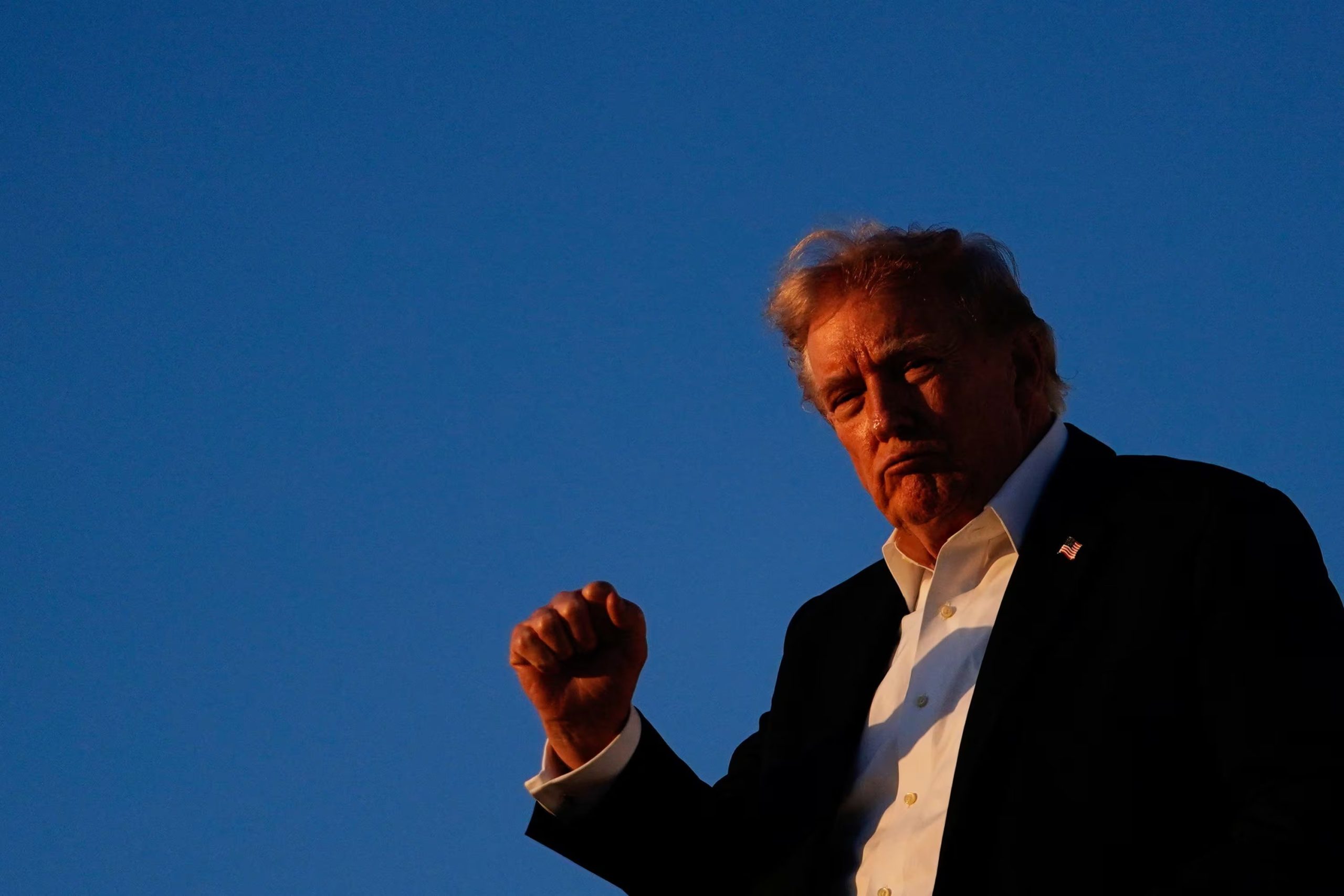 Estados Unidos establece una zona de seguridad reforzada en el estrecho de Ormuz para facilitar el paso ordenado de embarcaciones bloqueadas. (REUTERS/Nathan Howard)
