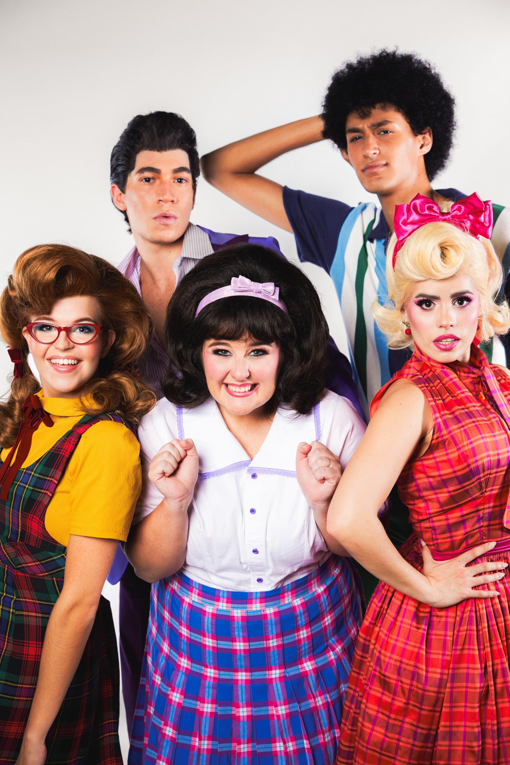 Paula Chouhy como Penny Pingleton; Santiago Toledo en el rol de Link Larkin; , Ian Ferreira dará vida a Sammy y Sofía Morandi como Amber Von Tussle
