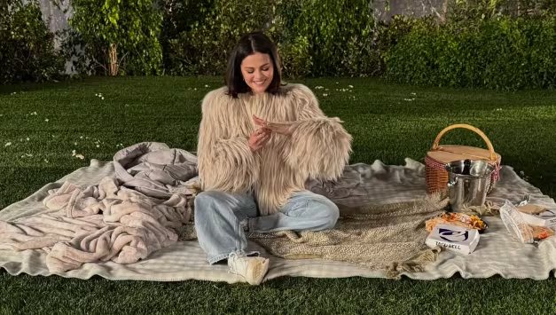 Benny Blanco le propuso matrimonio a Selena Gomez en 2024 con un banquete de Taco Bell, un guiño perfecto a la pasión de la cantante por la comida rápida (Créditos: redes sociales)