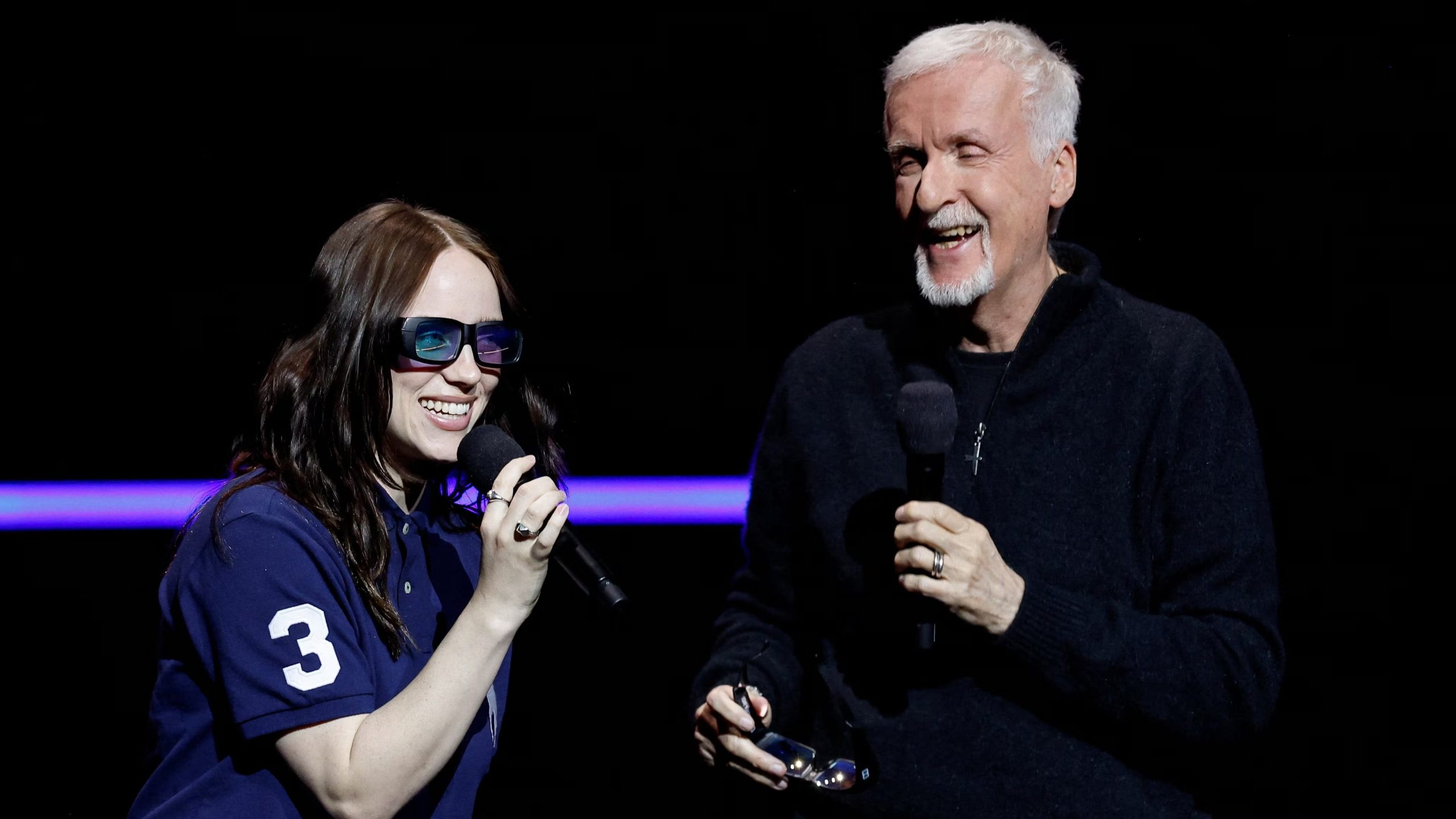 El documental, codirigido por Billie Eilish y James Cameron, documenta su gira de 2025 y representa su debut en el cine junto al afamado cineasta (REUTERS/Caroline Brehman)